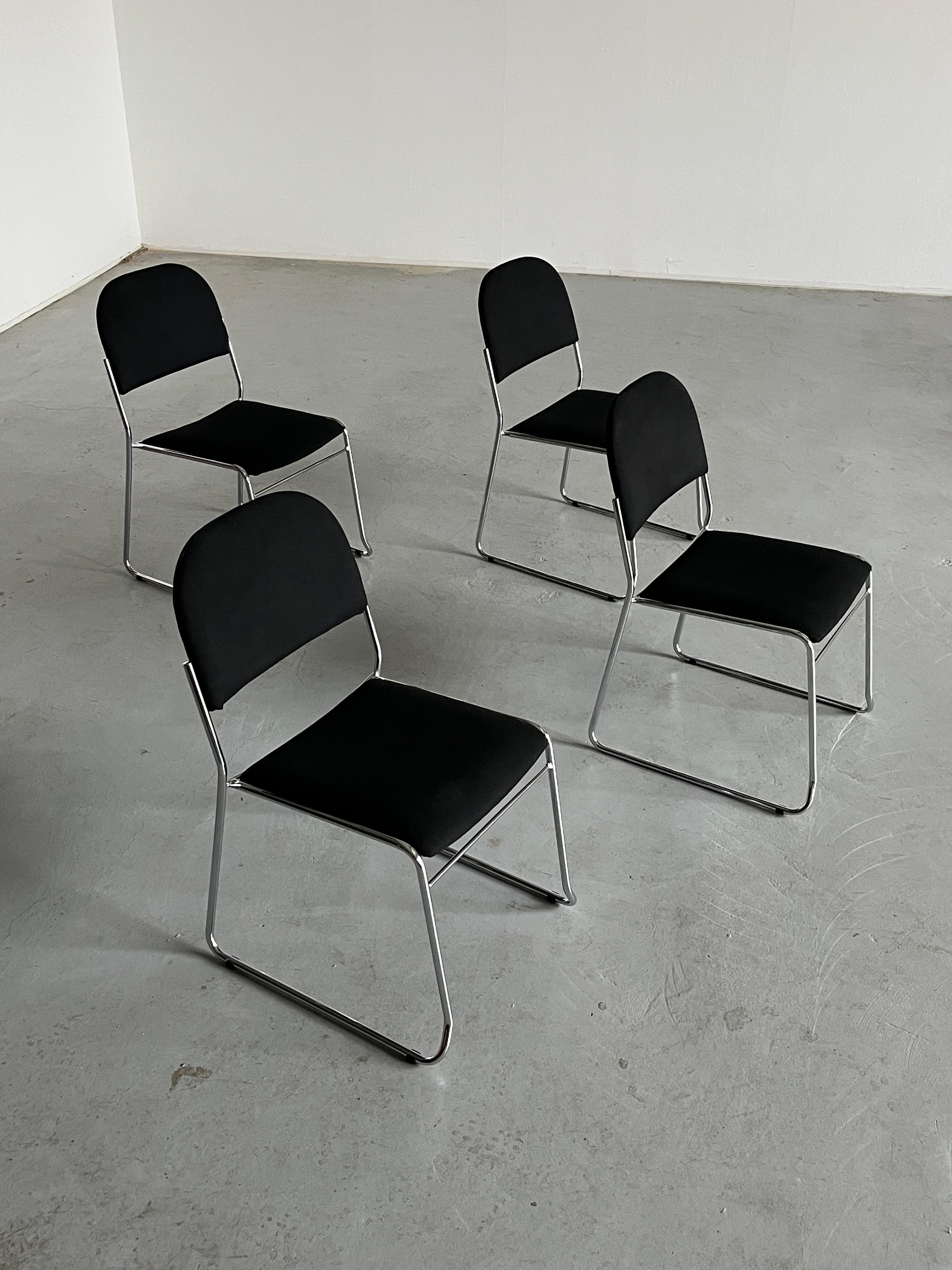 Set di 4 sedie da pranzo minimaliste in tessuto nero e acciaio cromato, impilabili in vendita 1
