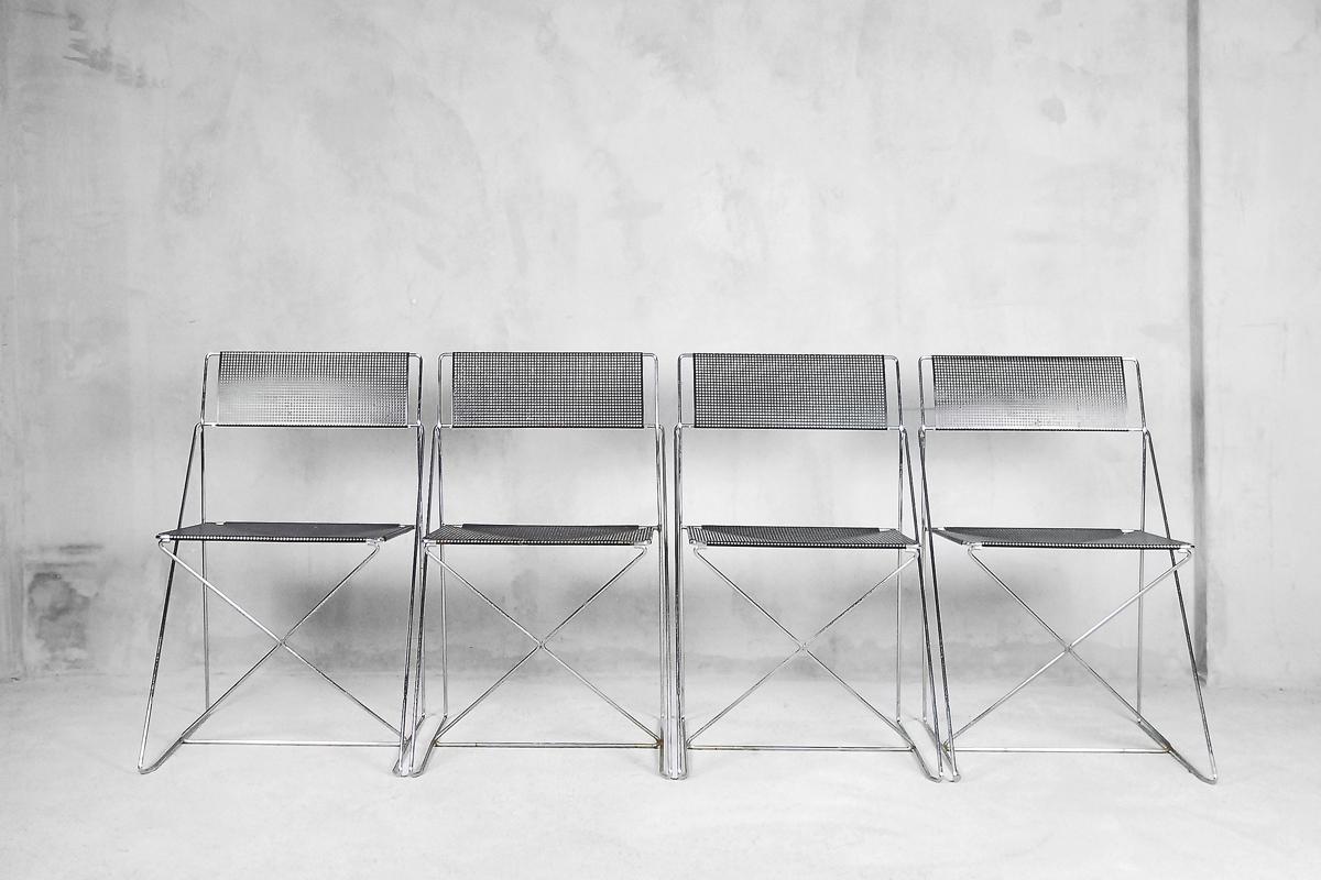 Set of 4 Minimalist Metal X-Line Chairs by Niels Jørgen Haugesen for Hybodan In Good Condition For Sale In Warszawa, Mazowieckie