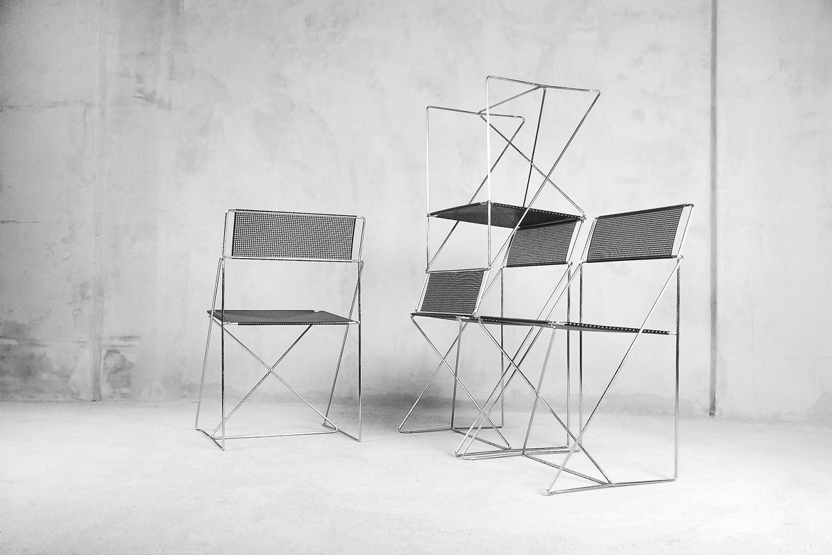 Satz von 4 minimalistischen X-Line Metallstühlen von Niels Jørgen Haugesen für Hybodan im Angebot 1