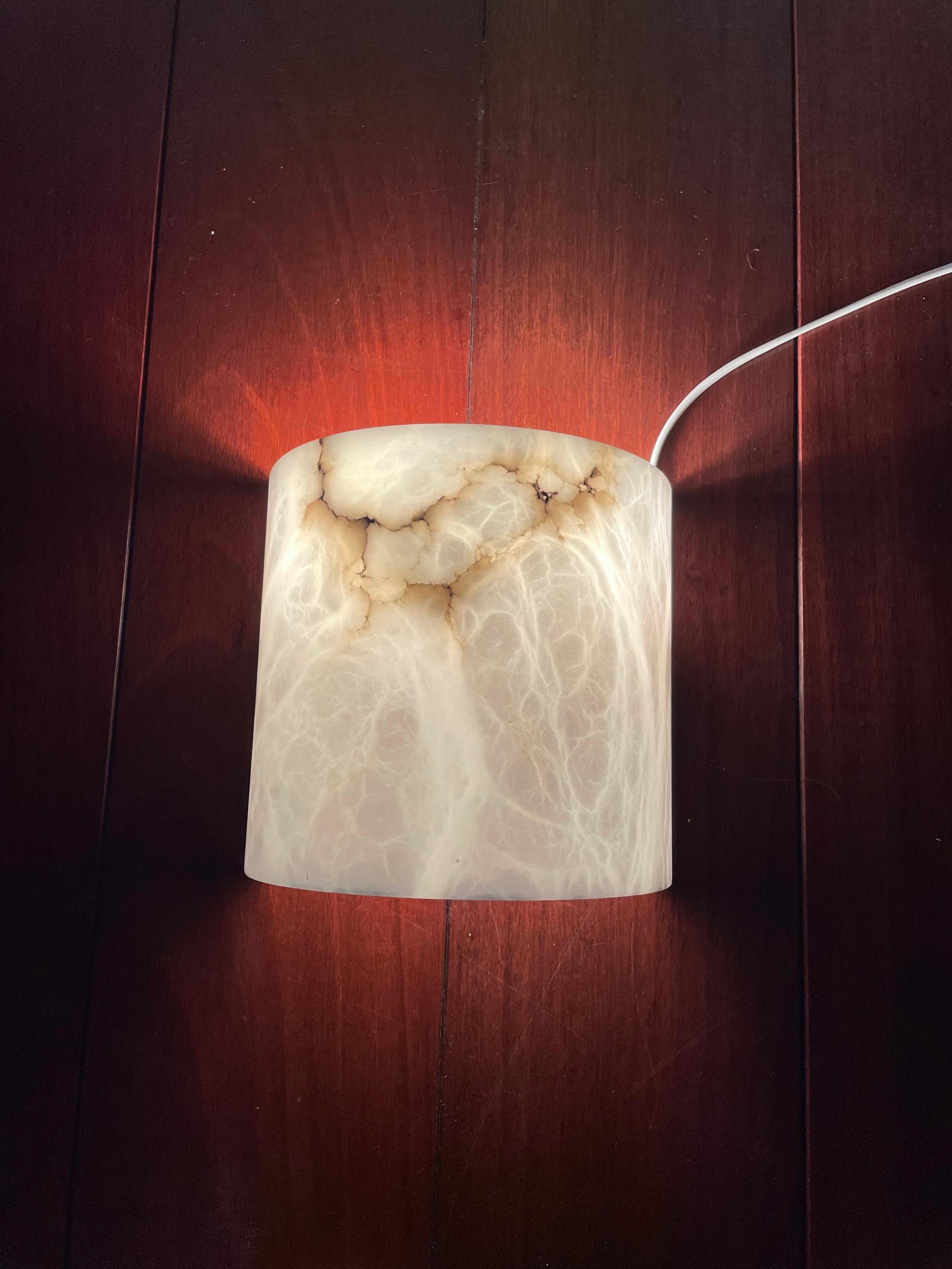 Set of 4 Mint Condition Art Deco Style Alabaster Wall Sconces / Light Fixtures In Excellent Condition In Lisse, NL