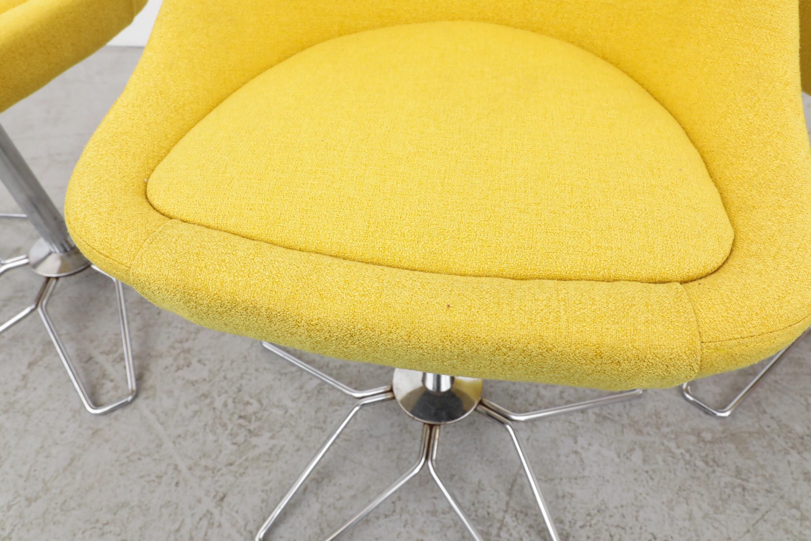 Set of 4 MOD Mid-Century Yellow Flower Power Dining Height Swivel Stools For Sale 5