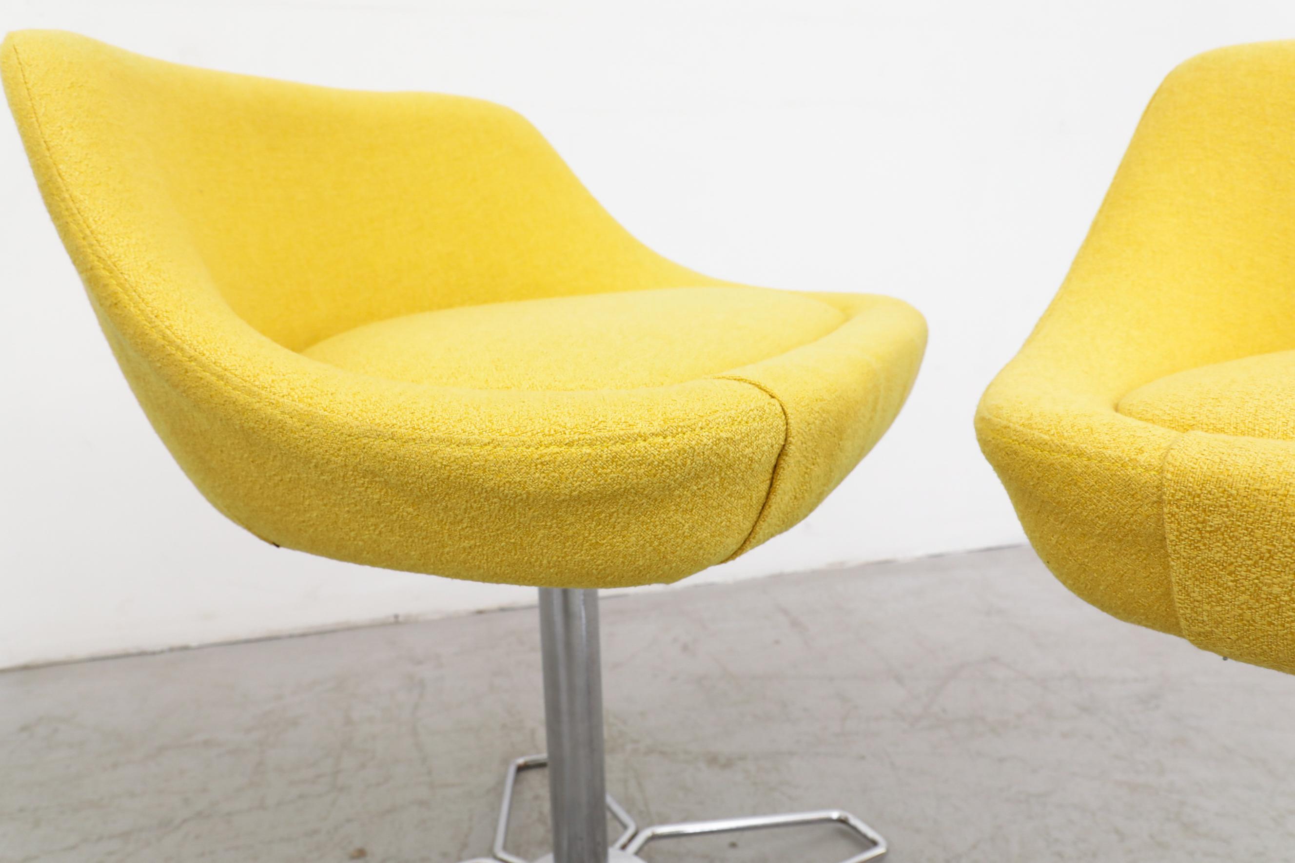 Set of 4 MOD Mid-Century Yellow Flower Power Dining Height Swivel Stools For Sale 6