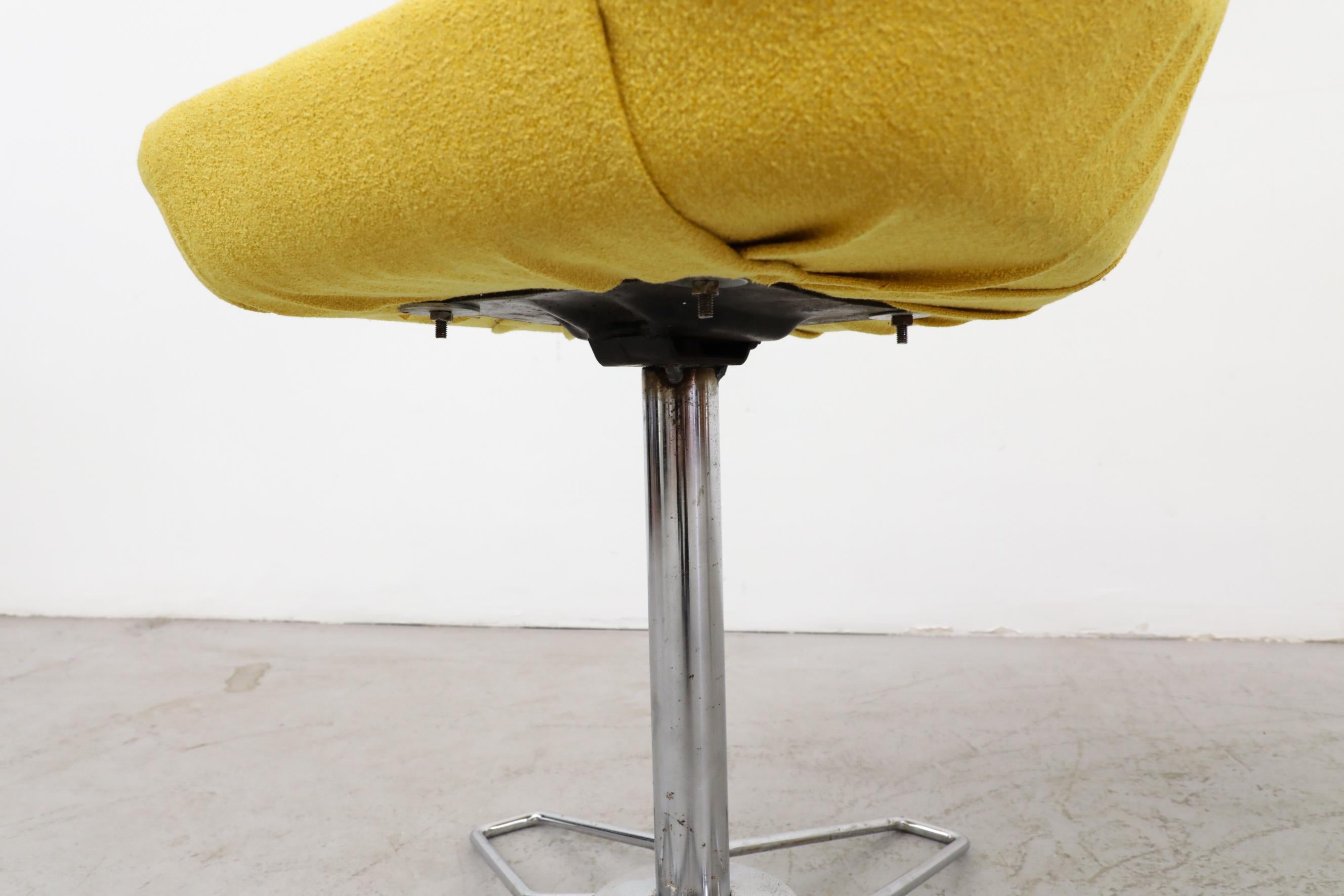 Set of 4 MOD Mid-Century Yellow Flower Power Dining Height Swivel Stools For Sale 10