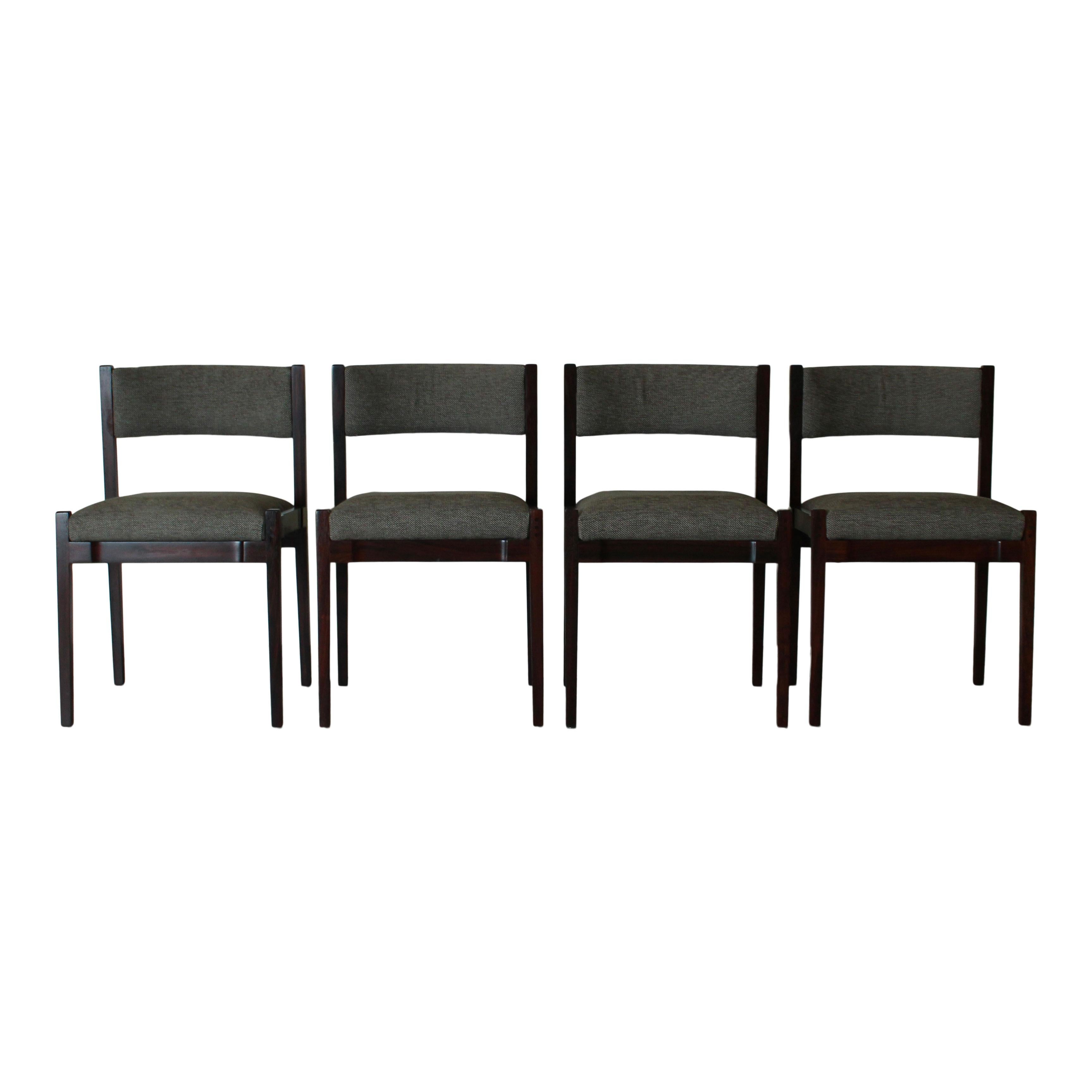 Satz von 4 Model No. 102 Stühlen von Gianfranco Frattini für Cassina, Italien, 1960er Jahre (Mitte des 20. Jahrhunderts) im Angebot