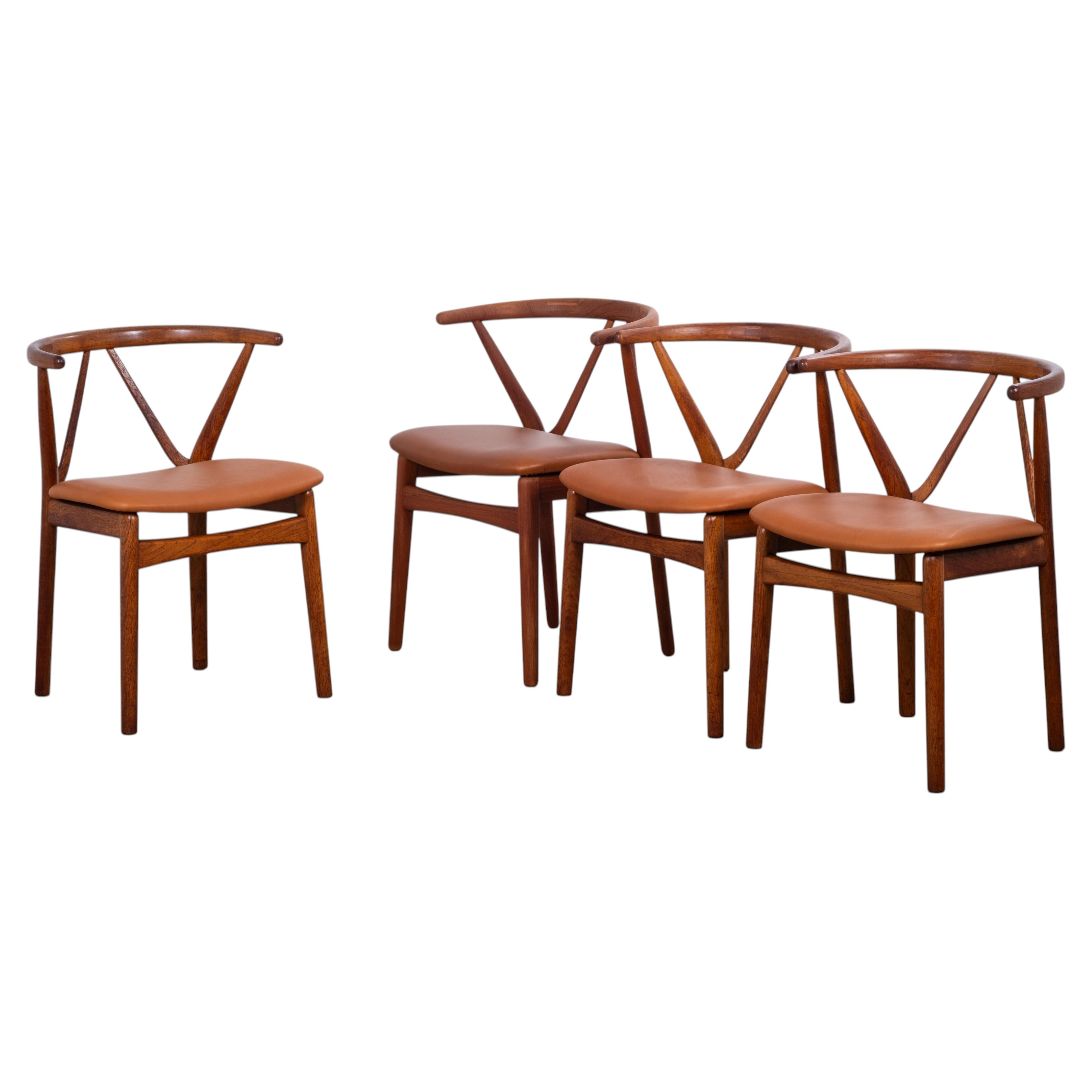 Set of 4 Model 255 Dining Chairs by Henning Kjærnulf for Bruno Hansen, Denmark For Sale