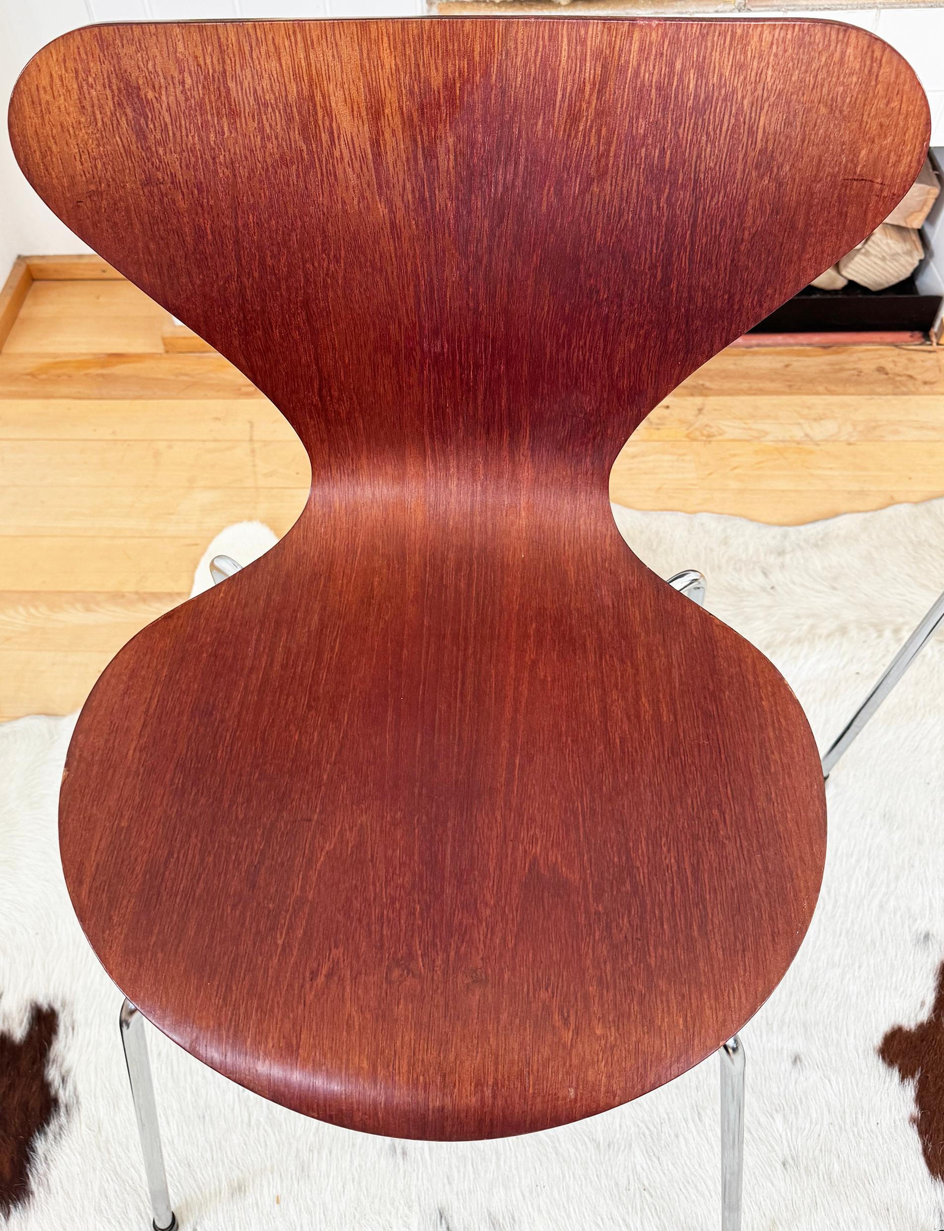 Danois Ensemble de 4 chaises empilables de la série 7 modèle 3107 en teck Arne Jacobsen, Fritz Hansen en vente