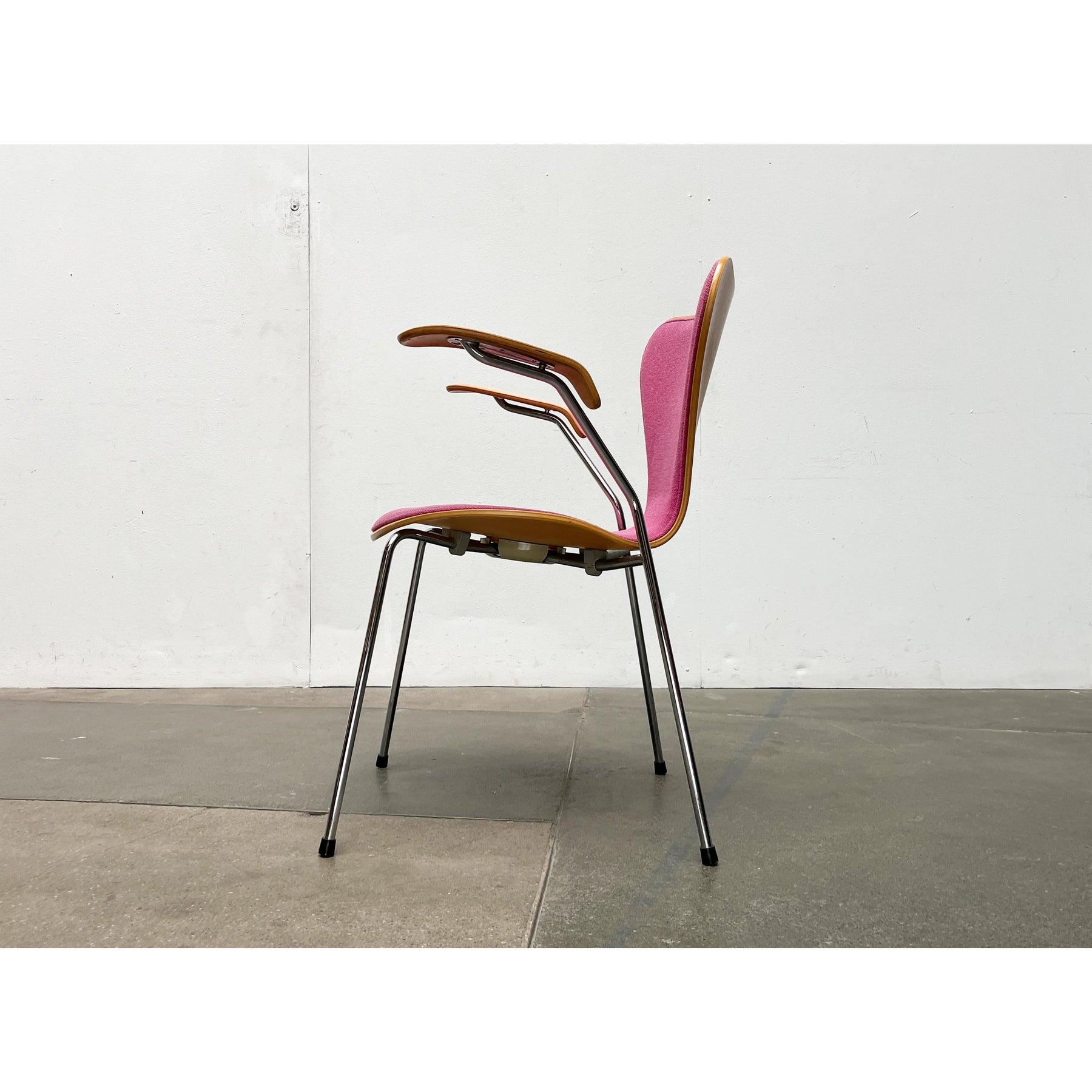 Danois Ensemble de 4 fauteuils empilables modèle 3107 d'Arne Jacobsen, 1990 en vente