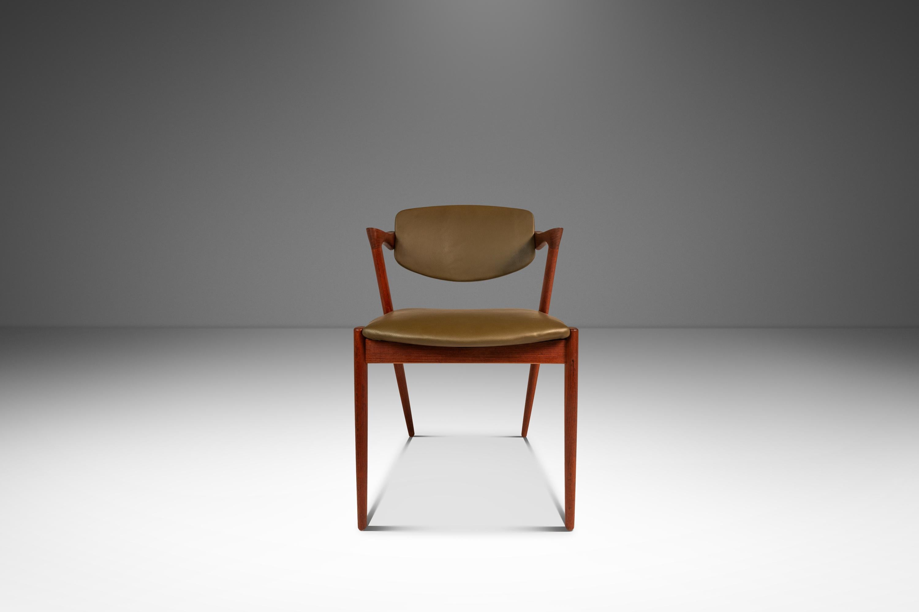Satz von 4 Model 42 Esszimmerstühlen aus Teakholz von Kai Kristiansen, Dänemark, ca. 1960er Jahre im Angebot 2