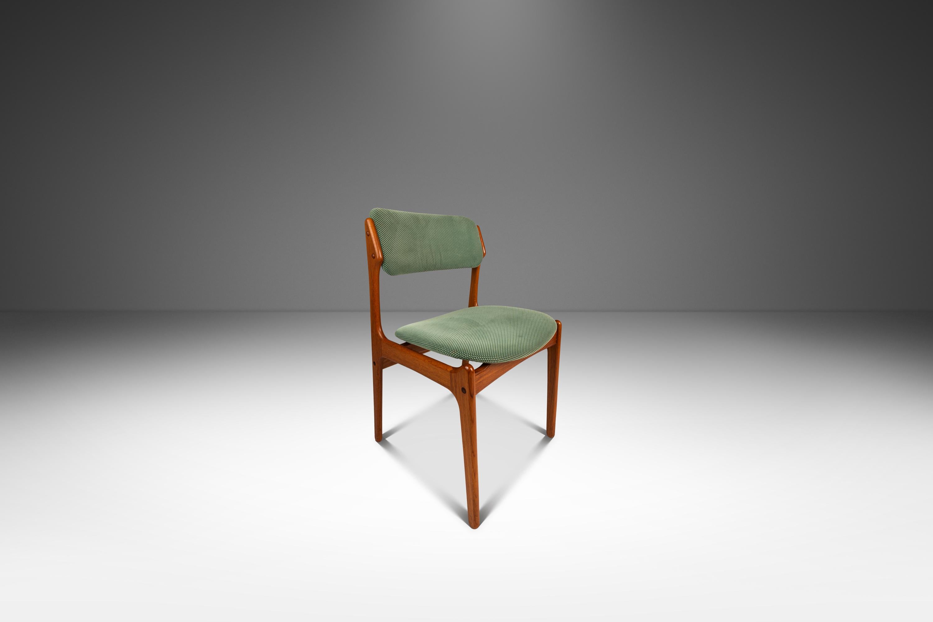 Satz von 4 Model 49 Esszimmerstühlen von Erik Buch für O. D. Møbler, Dänemark, um 1990 (Moderne der Mitte des Jahrhunderts) im Angebot