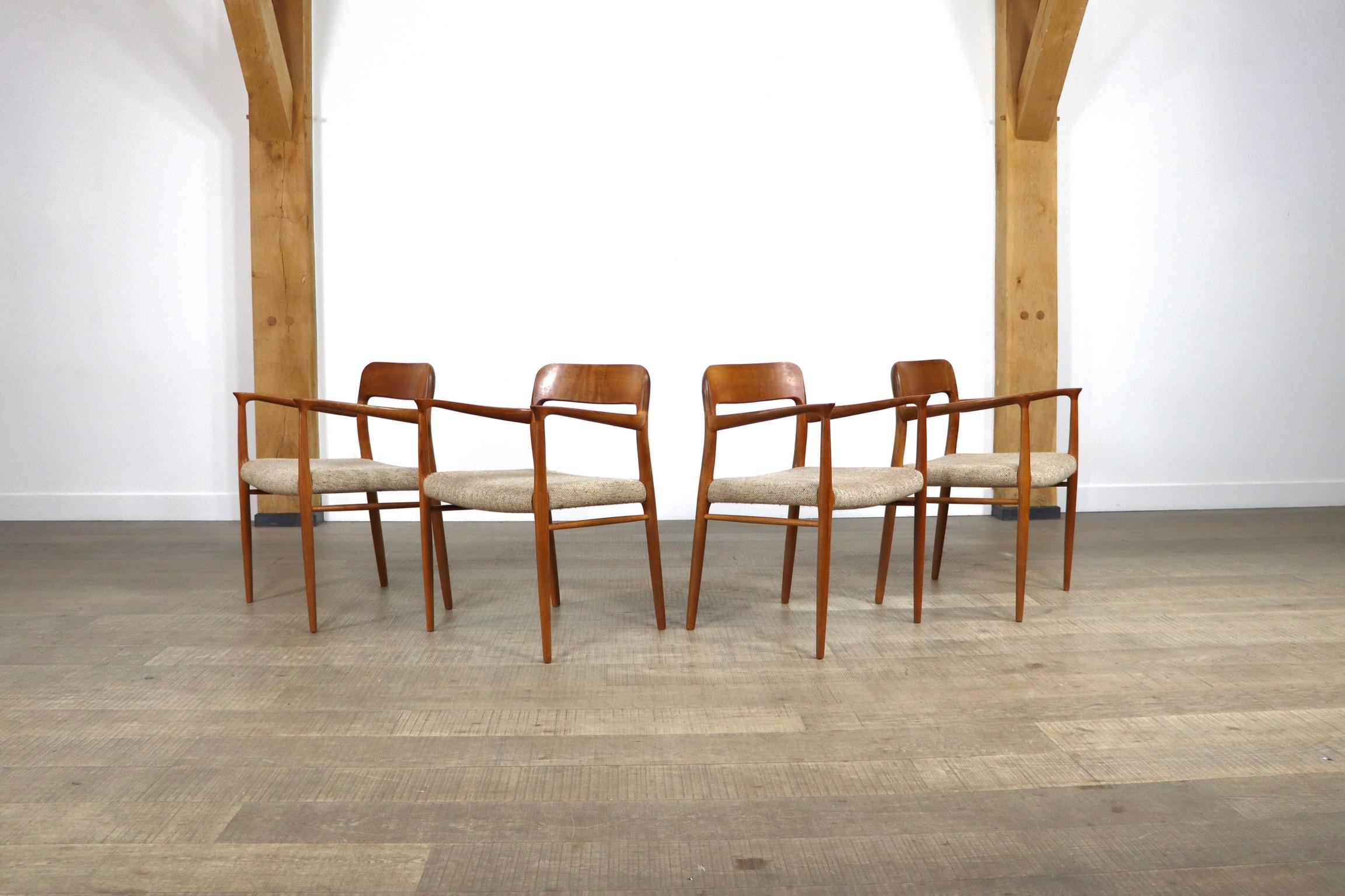 Milieu du XXe siècle Ensemble de 4 chaises de salle à manger Model 56 en chêne de Niels Otto Møller, années 1960
