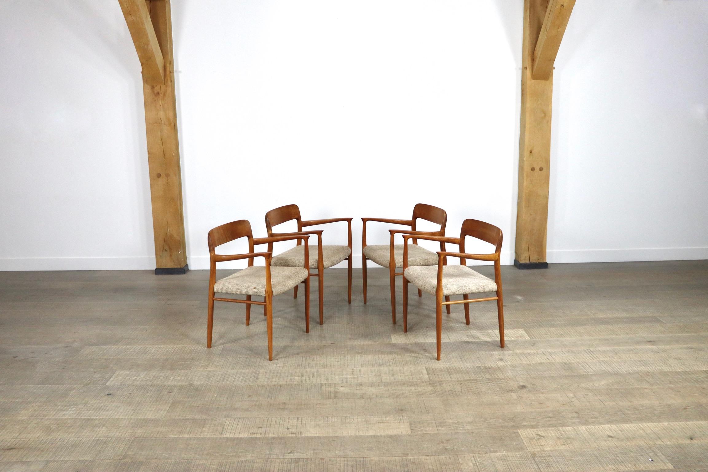 Ensemble de 4 chaises de salle à manger Model 56 en chêne de Niels Otto Møller, années 1960 3