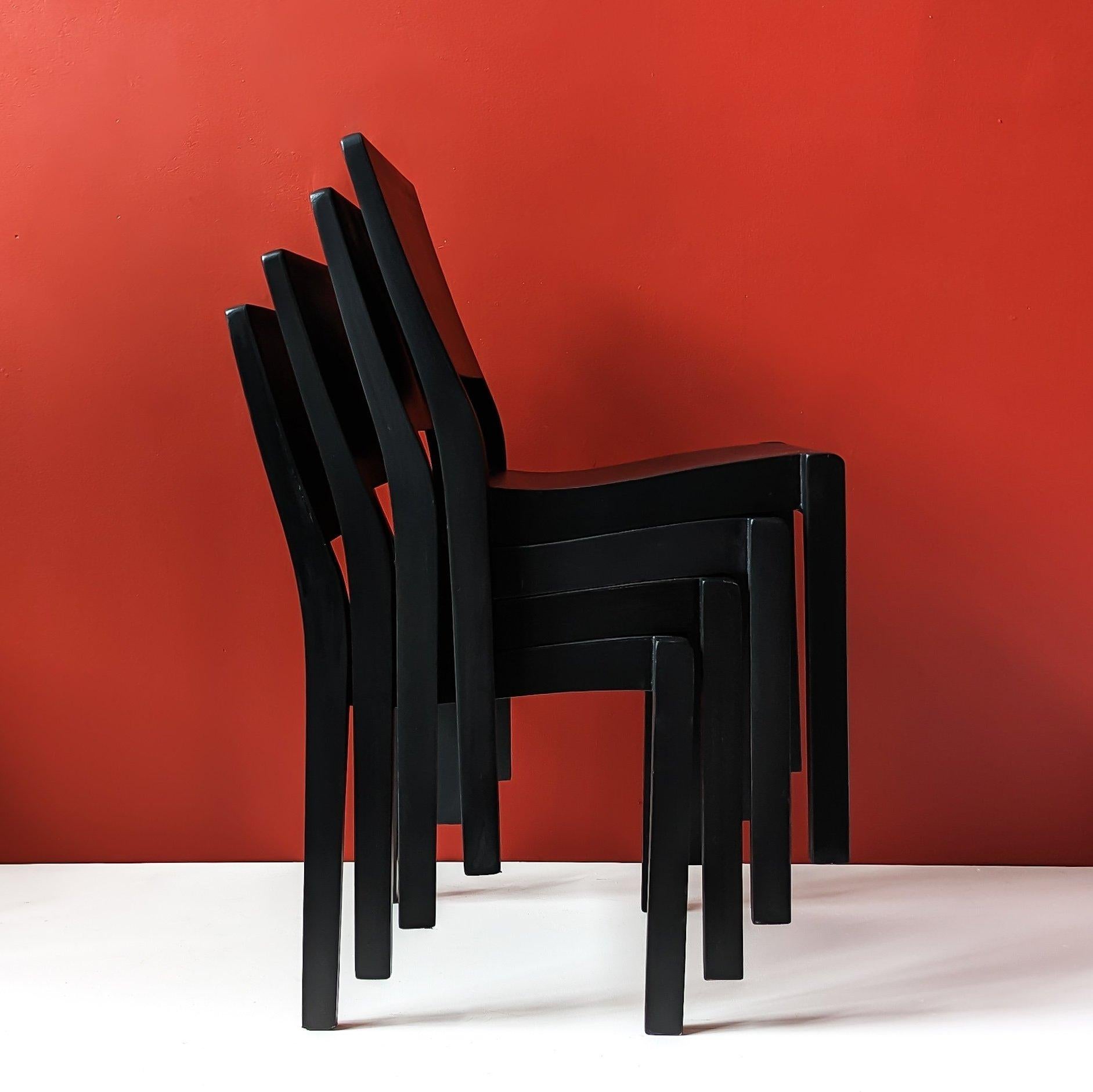 Ensemble de 4 chaises modèle 611 d'Alvar Aalto et Otto Korhonen, Finlande  Bon état à Montréal, QC