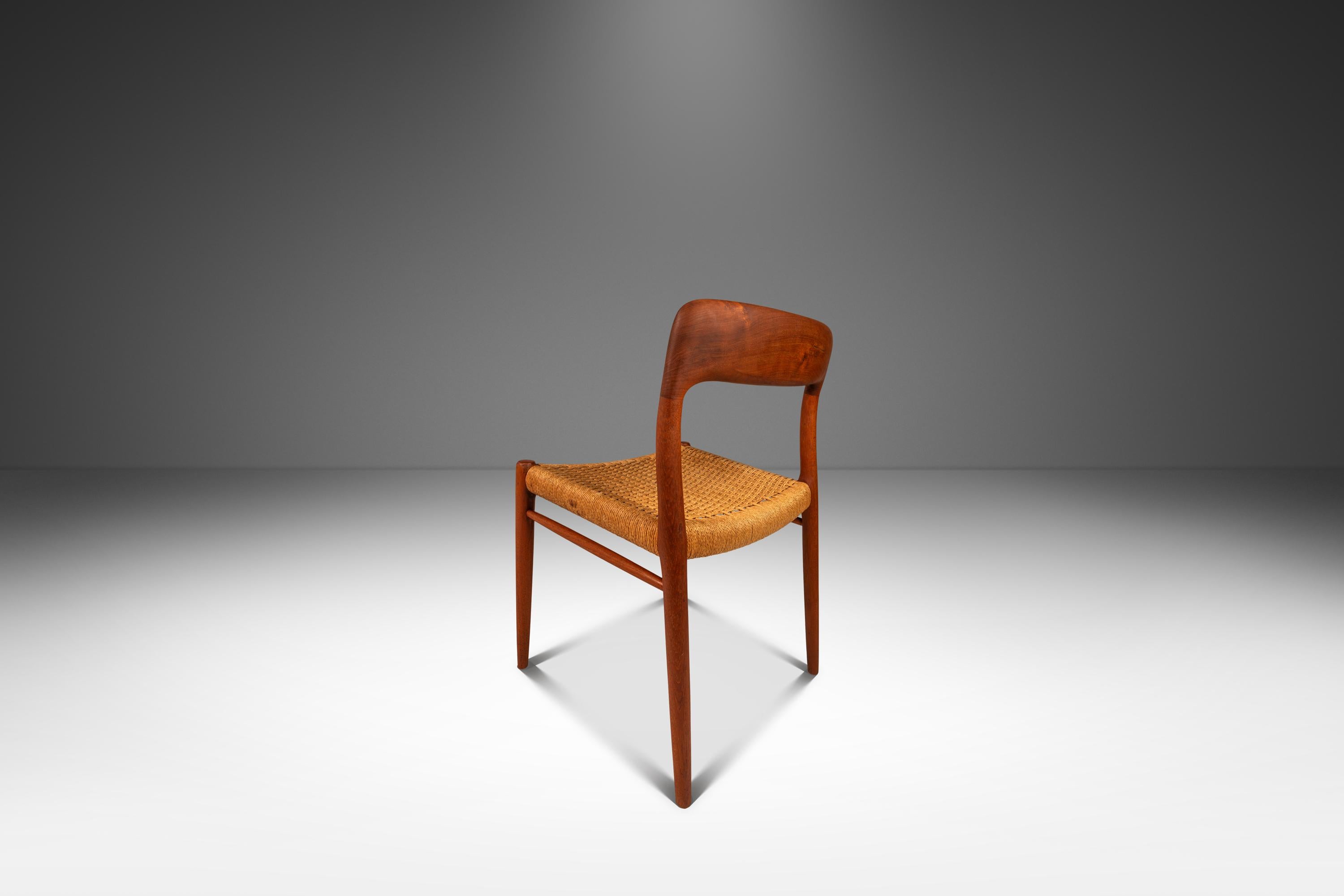 Milieu du XXe siècle Ensemble de 4 chaises modèle #75, Niels Møller, JL Møllers Møbelfabrik, Danemark, années 1960 en vente