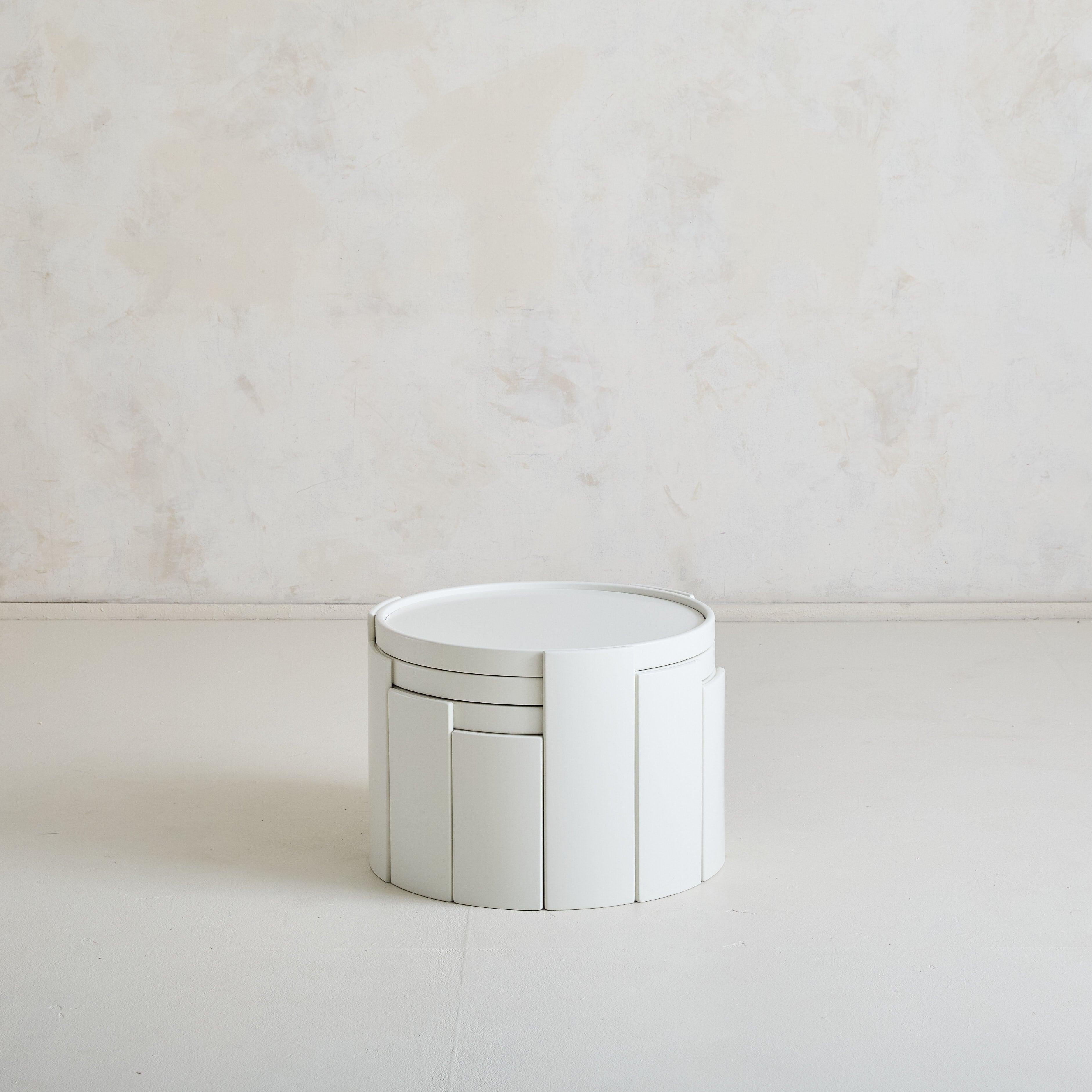 Set of 4 ‘Model 780’ White Wood Stacking Coffee Tables by Gianfranco Frattini In Excellent Condition For Sale In Chicago, IL