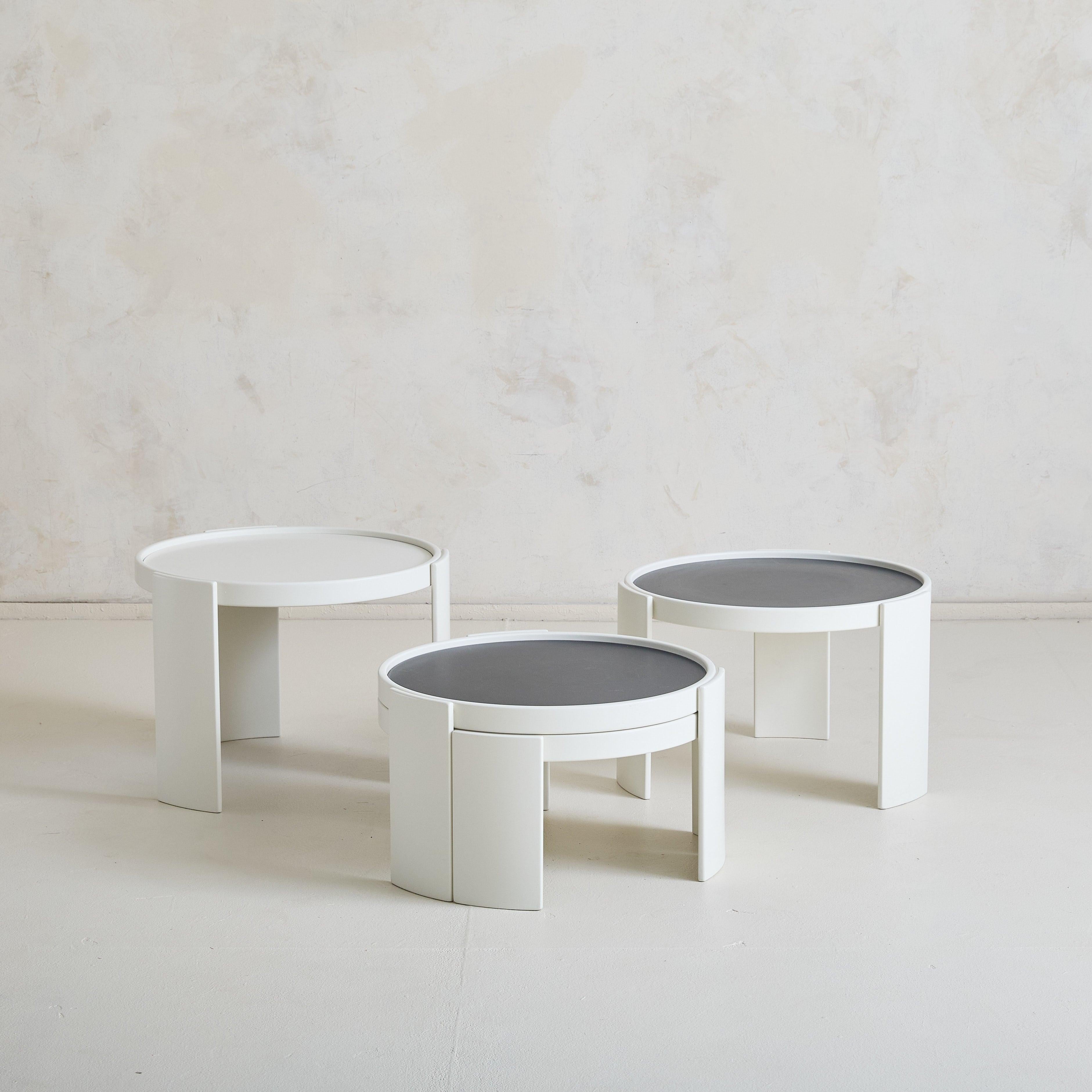 Set of 4 ‘Model 780’ White Wood Stacking Coffee Tables by Gianfranco Frattini For Sale 1