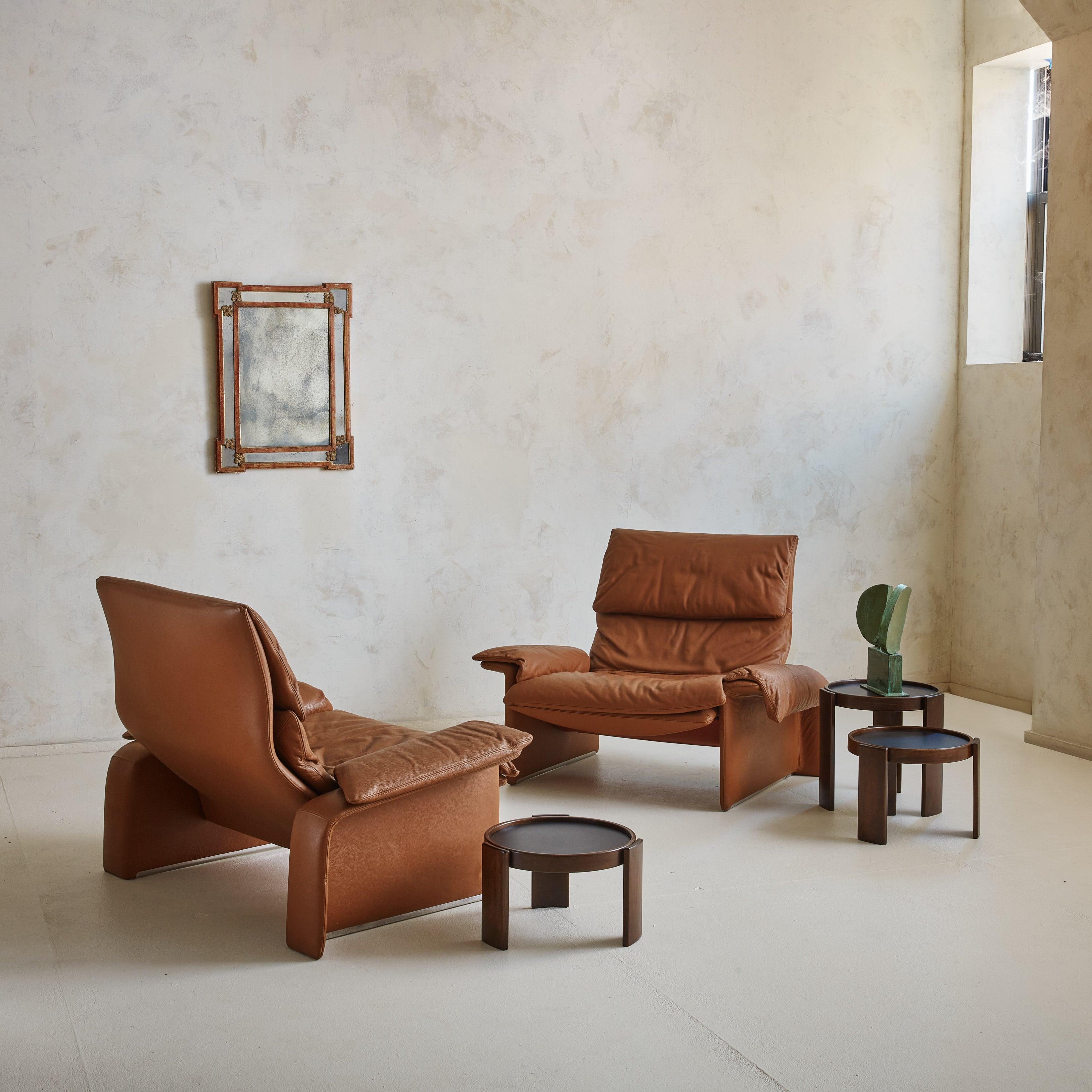 A set of 4 ‘Model 780’ modular nesting tables designed by Gianfranco Frattini for Cassina in 1966. Crafted from solid walnut in a rich finish, these side tables feature laminated tops with reversible black and white sides, providing an element of
