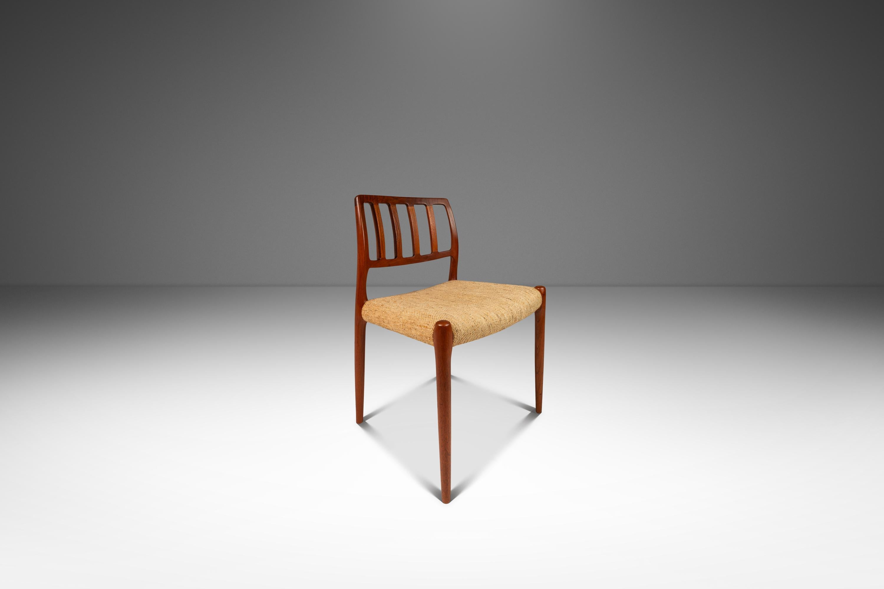 Mid-Century moderno Set di 4 sedie Model 83 di Niels Otto Møller per J.L. Møller, Danimarca, anni '70 circa in vendita