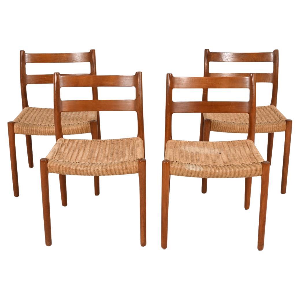 Ensemble de 4 chaises de salle à manger en teck et corde de papier modèle 84 par Niels Otto Møller en vente