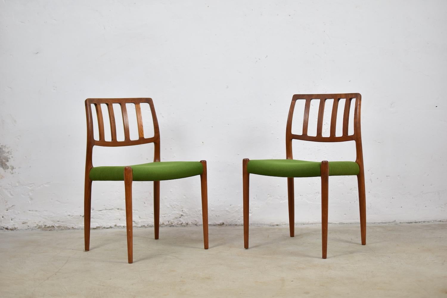 Lovely set of 4 ‘Model No. 83’ dining chairs by Niels O. Moller for J.L. Møllers Mobelfabrik, Denmark 1960s. These chairs features a frame made out of teak and the original green wool fabric upholstery. Labeled underneath.