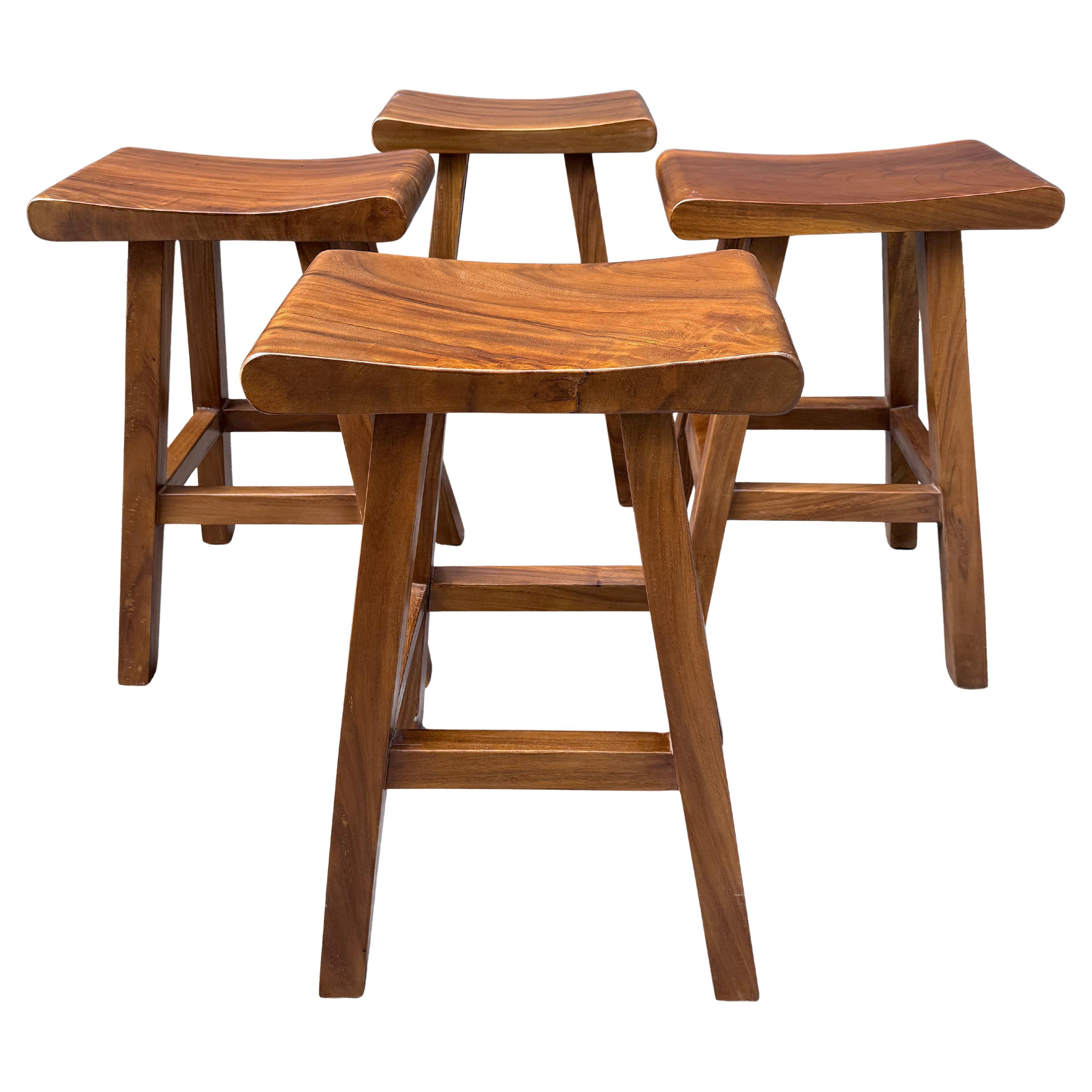 4er-Set Modern Craft Massivholz-Sattel-Sitz-Hocker, handgefertigte Tischlerei im Angebot