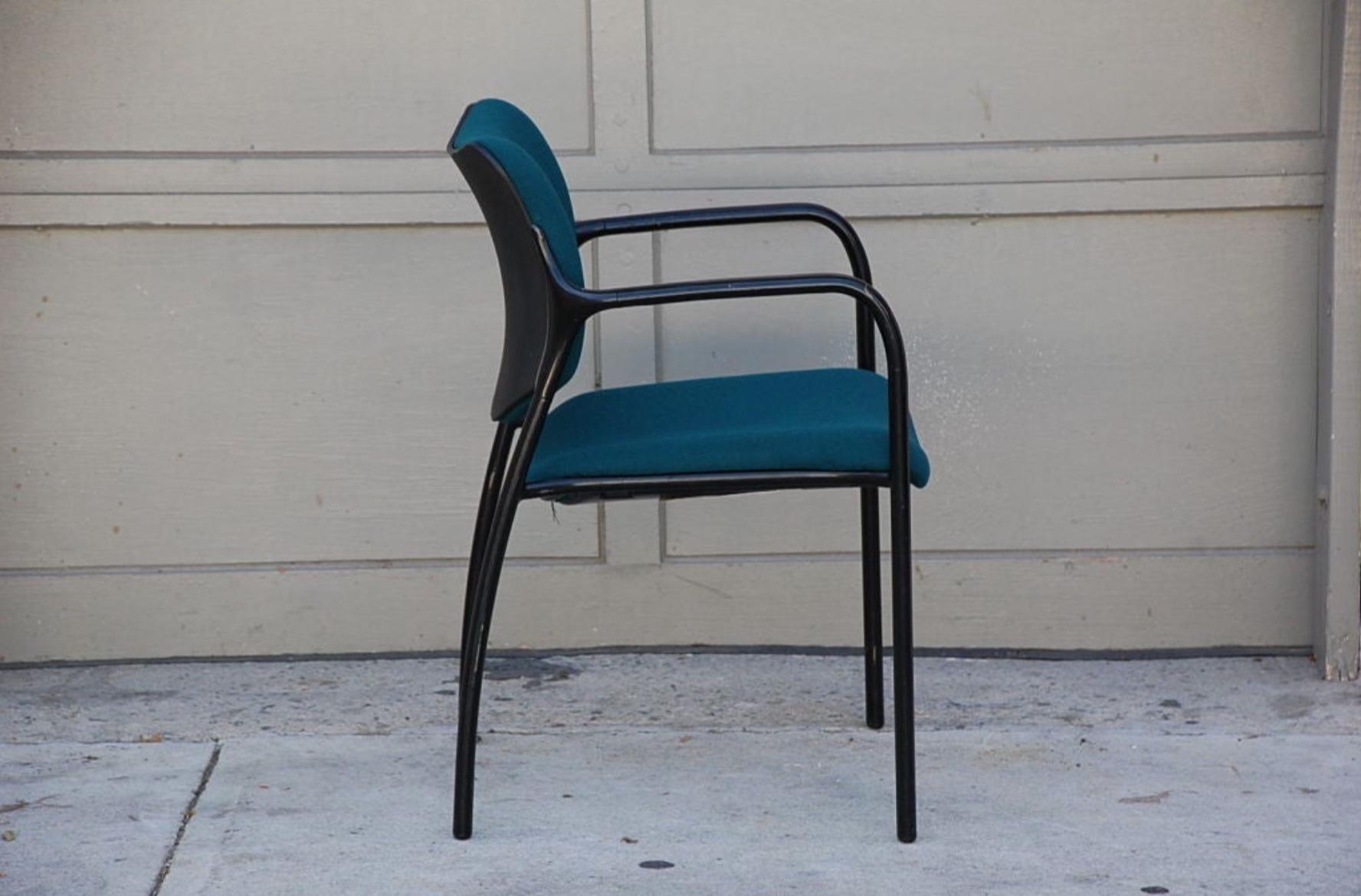 Set of 4 modern dining chairs by Mark Goetz for Herman Miller In Excellent Condition For Sale In Los Angeles, CA