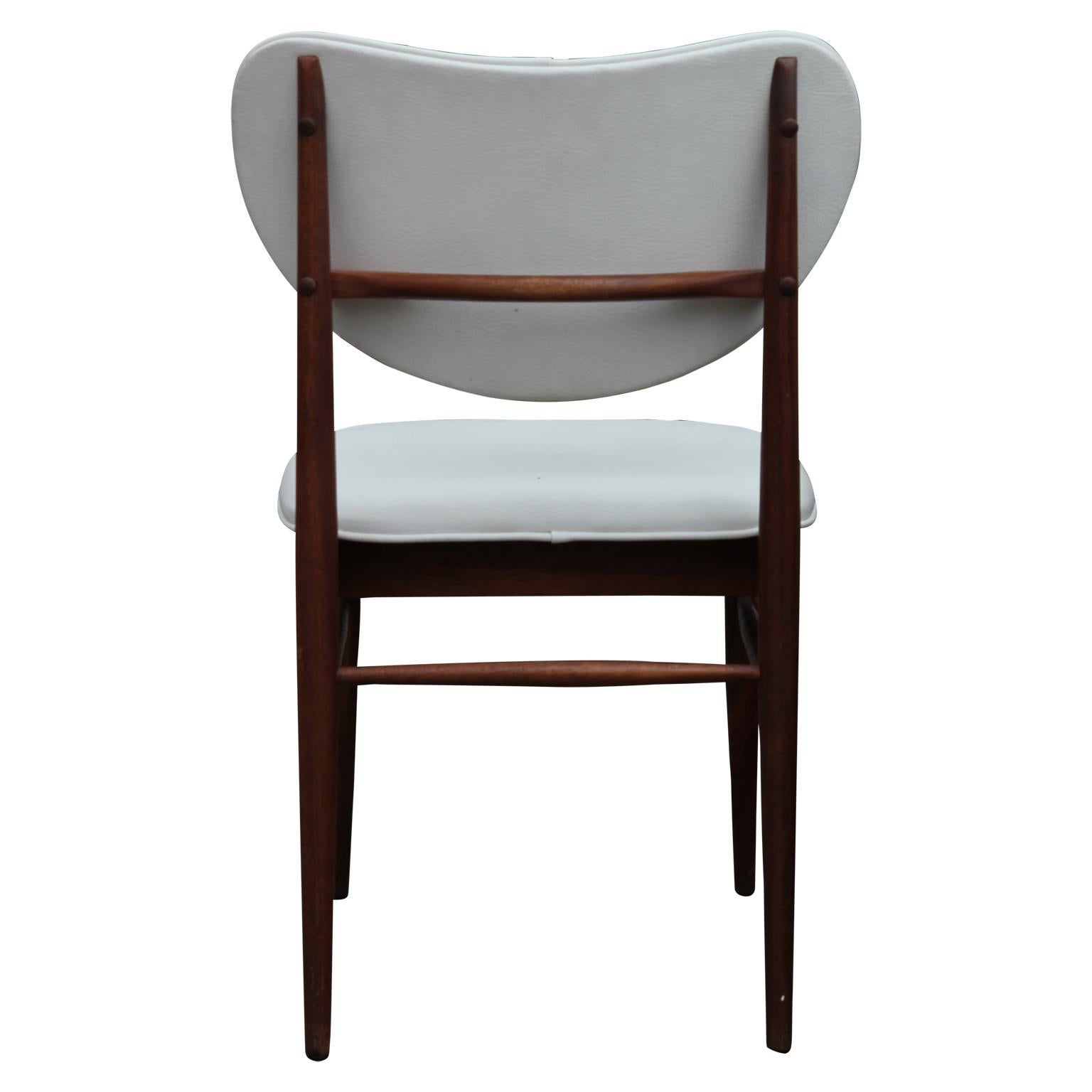 Set of 4 Modern Dining Chairs in the Style of Finn Juhl, 1950s In Good Condition In Houston, TX