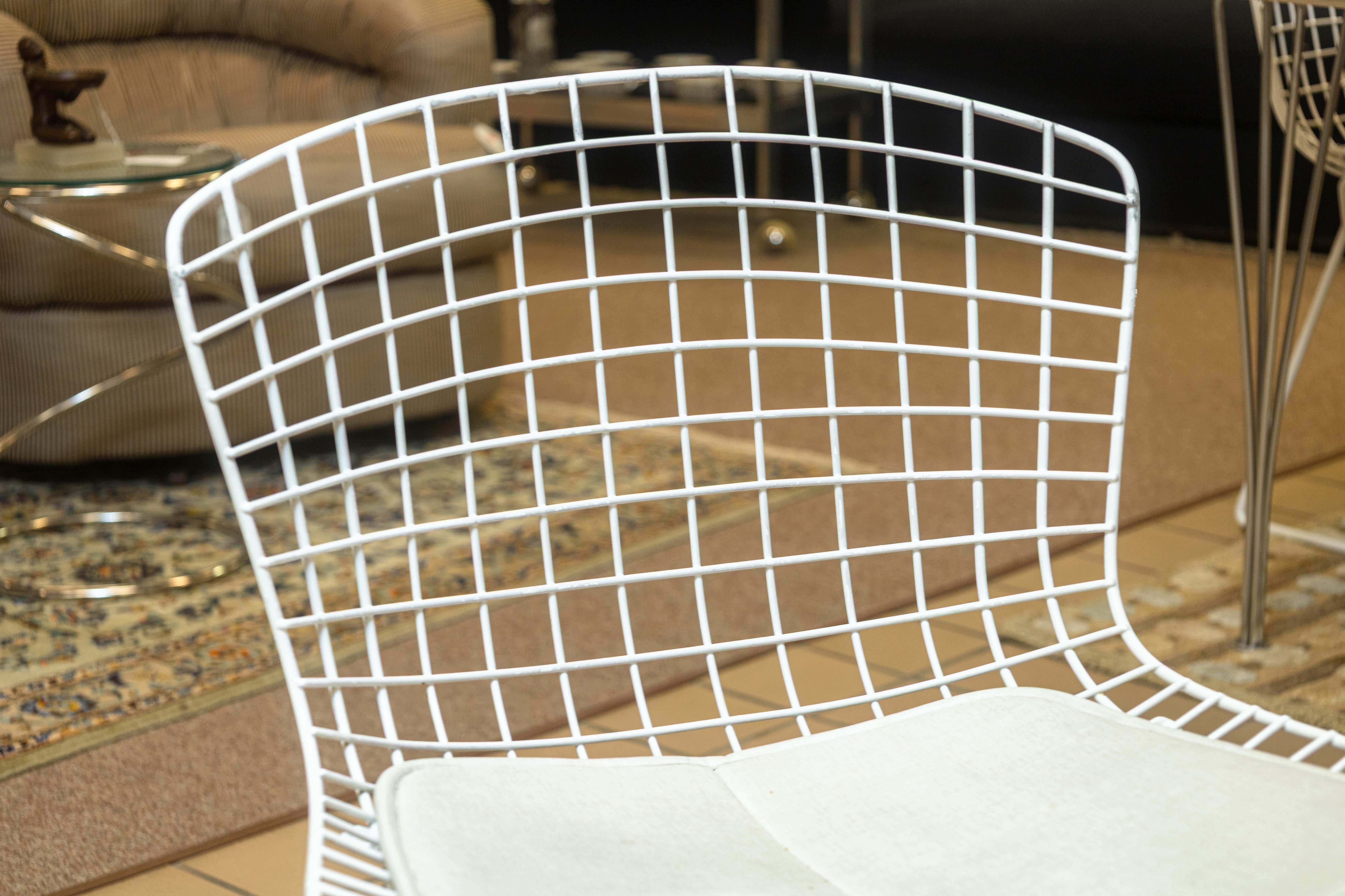 American Set of 4 Modern Harry Bertoia White Side Chairs with Vinyl Seat Pads For Sale