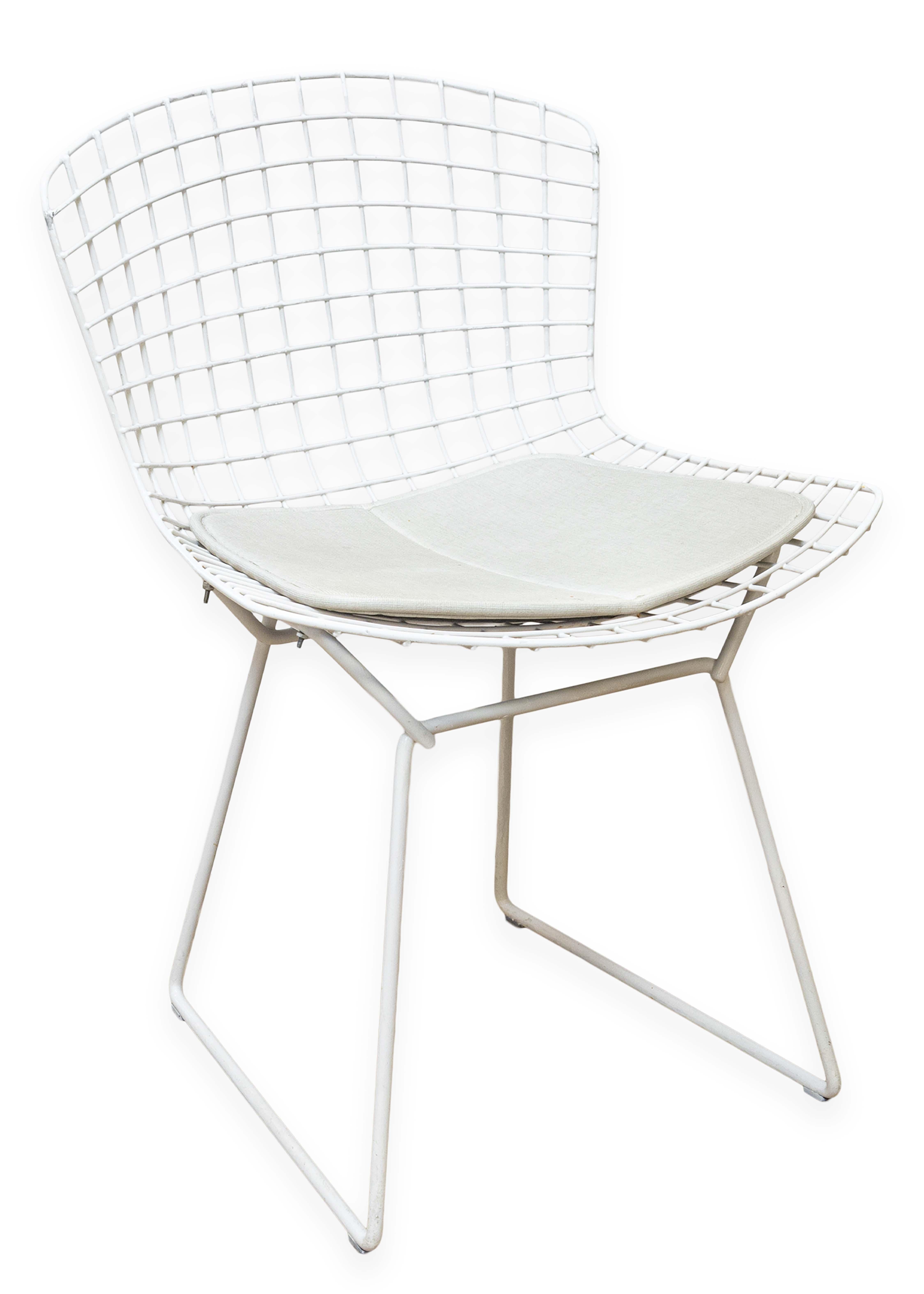 Set of 4 Modern Harry Bertoia White Side Chairs with Vinyl Seat Pads For Sale 2