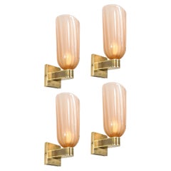 Ensemble de 4 appliques modernistes en laiton et verre cannelé de Murano soufflé à la bouche en rose fumé