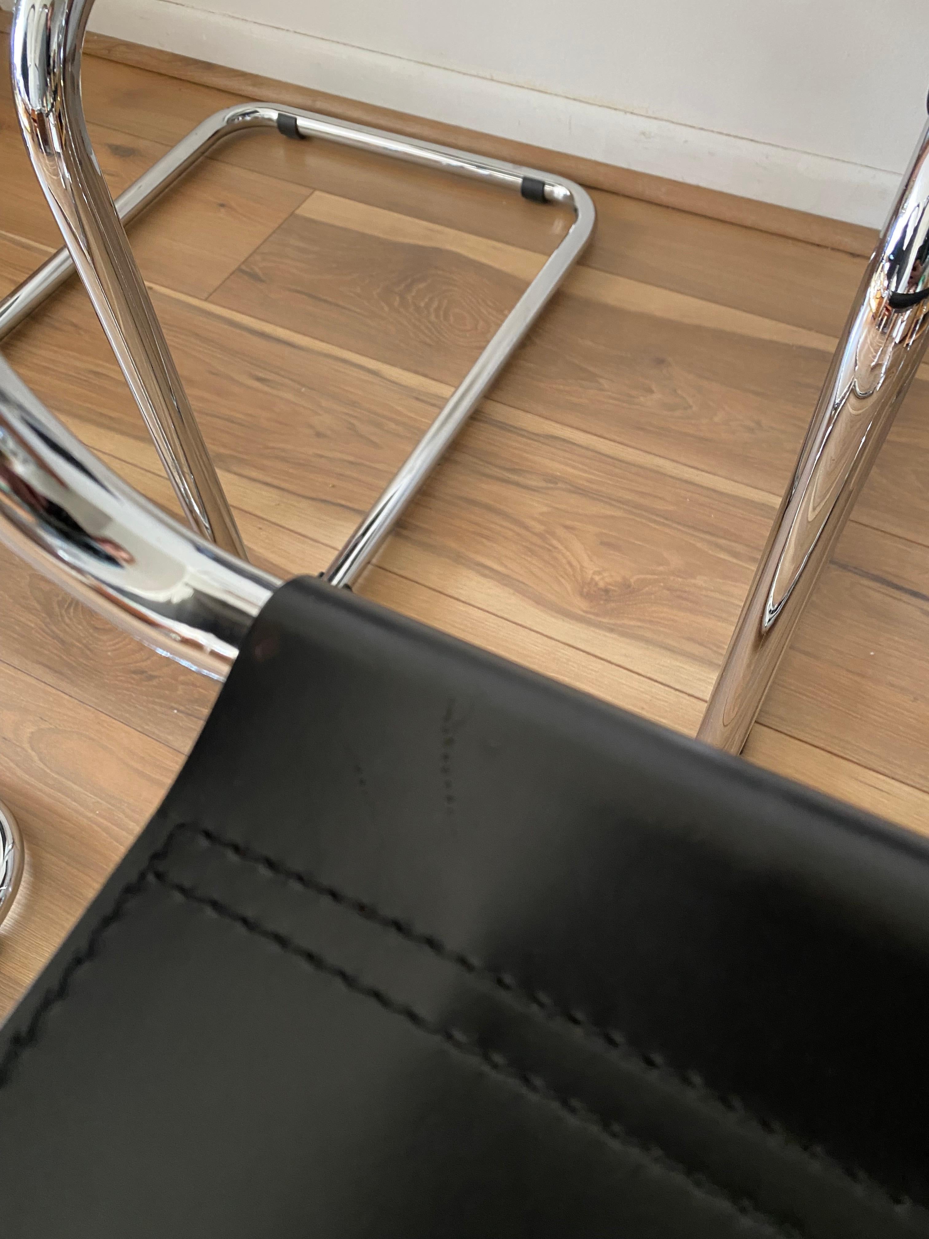 Juego de 4 sillas voladizas modernistas estilo S33 Mart Stam para Thonet 1