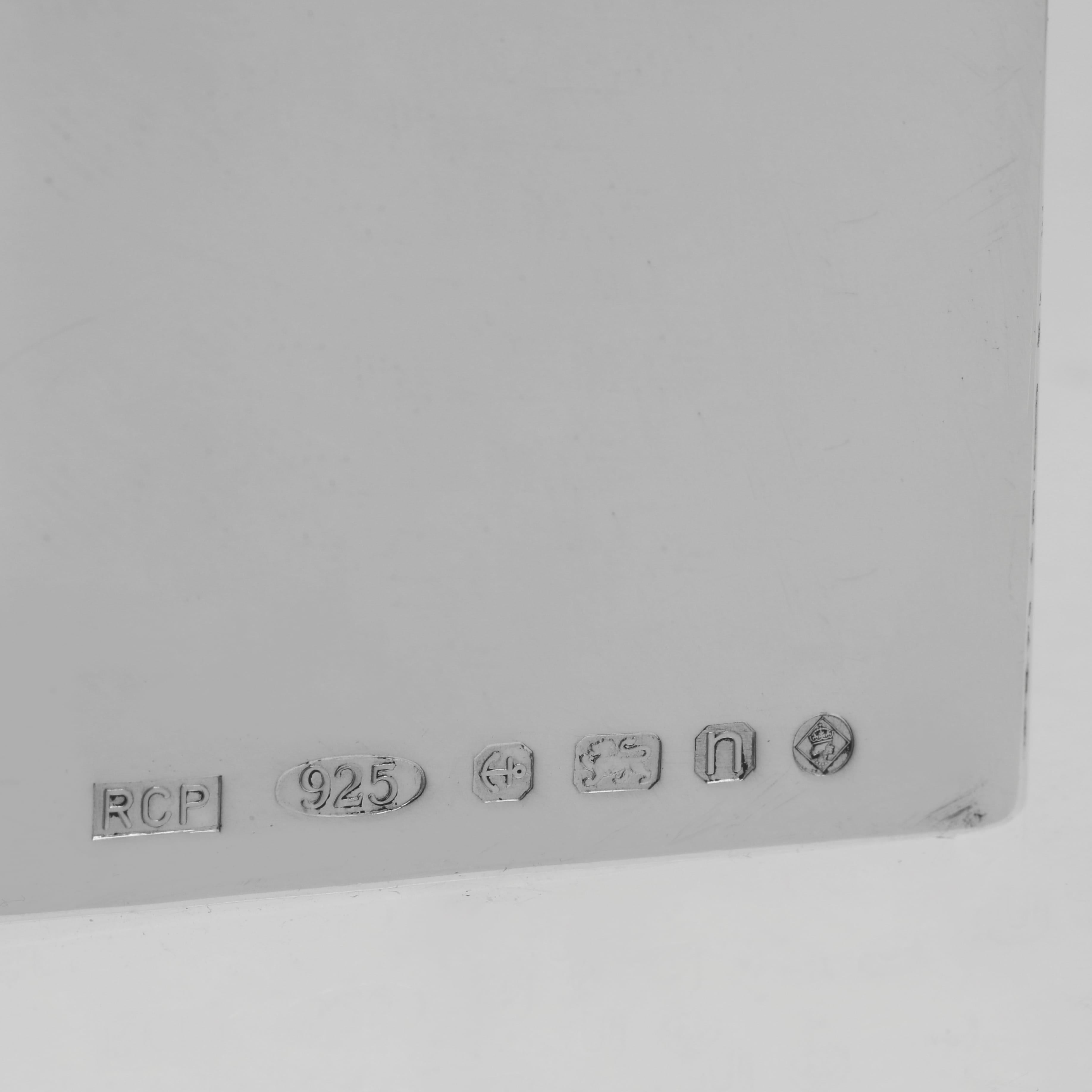 XXIe siècle et contemporain Lot de 4 ronds de serviette en argent sterling au design moderniste, poinçonnés en 2012 en vente