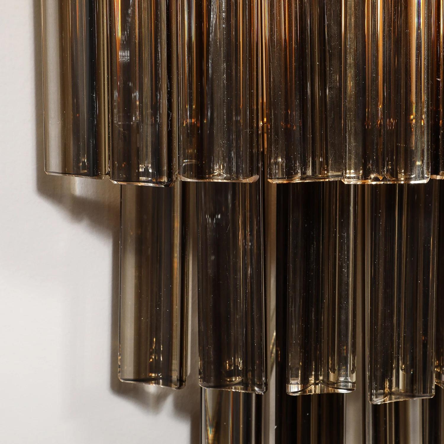 XXIe siècle et contemporain Ensemble de 4 appliques à trois niveaux en verre de Murano fumé soufflé à la main et de style moderne en vente