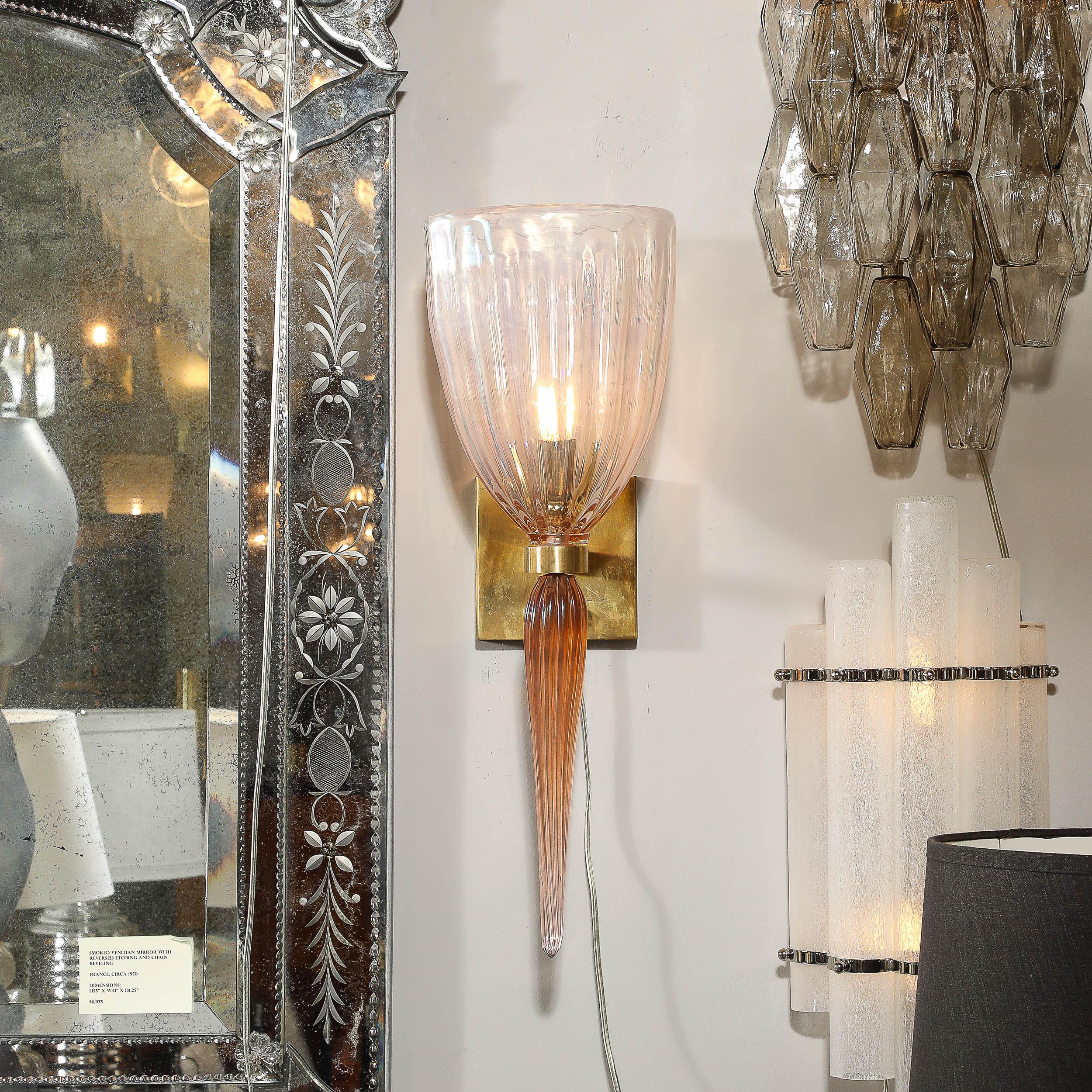 Italiano Set di 4 lampade moderniste in vetro di Murano soffiato a bocca e iridescente di colore rosa in vendita