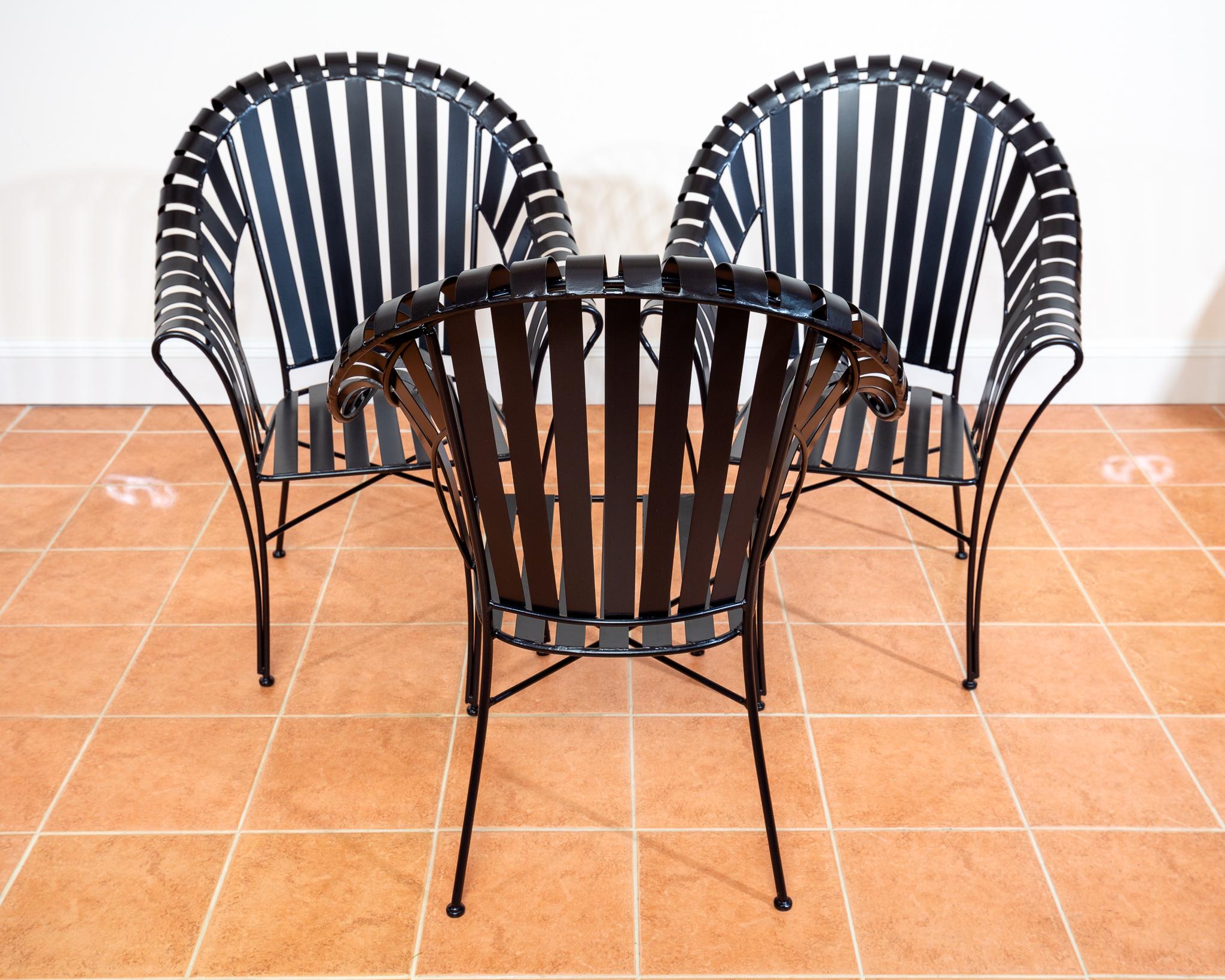 Set di 4 poltrone da giardino moderniste con cinghia in ferro Salterini in stile brutalista MCM in vendita 5