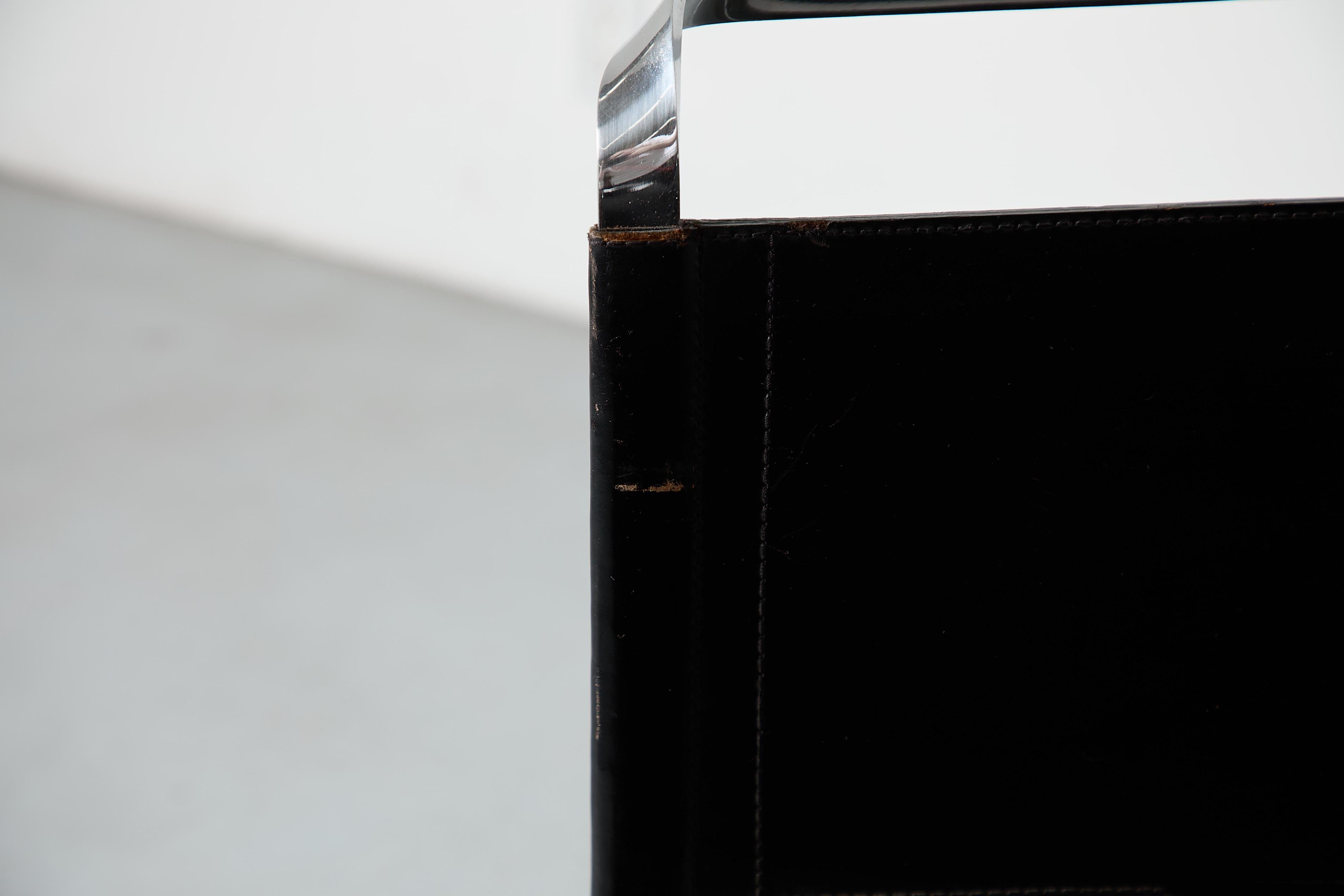 Ensemble de 4 chaises modernistes 