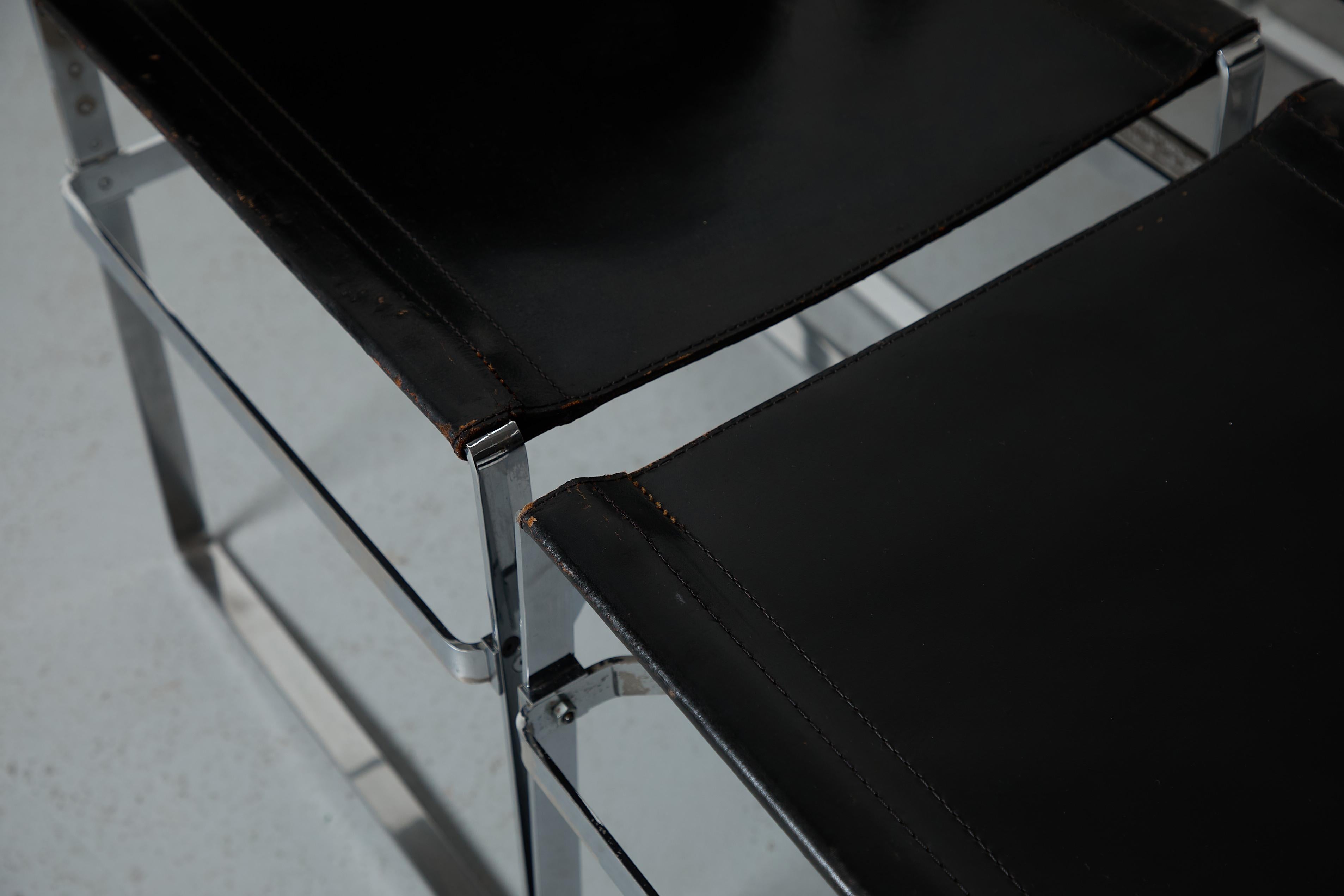 Ensemble de 4 chaises modernistes 