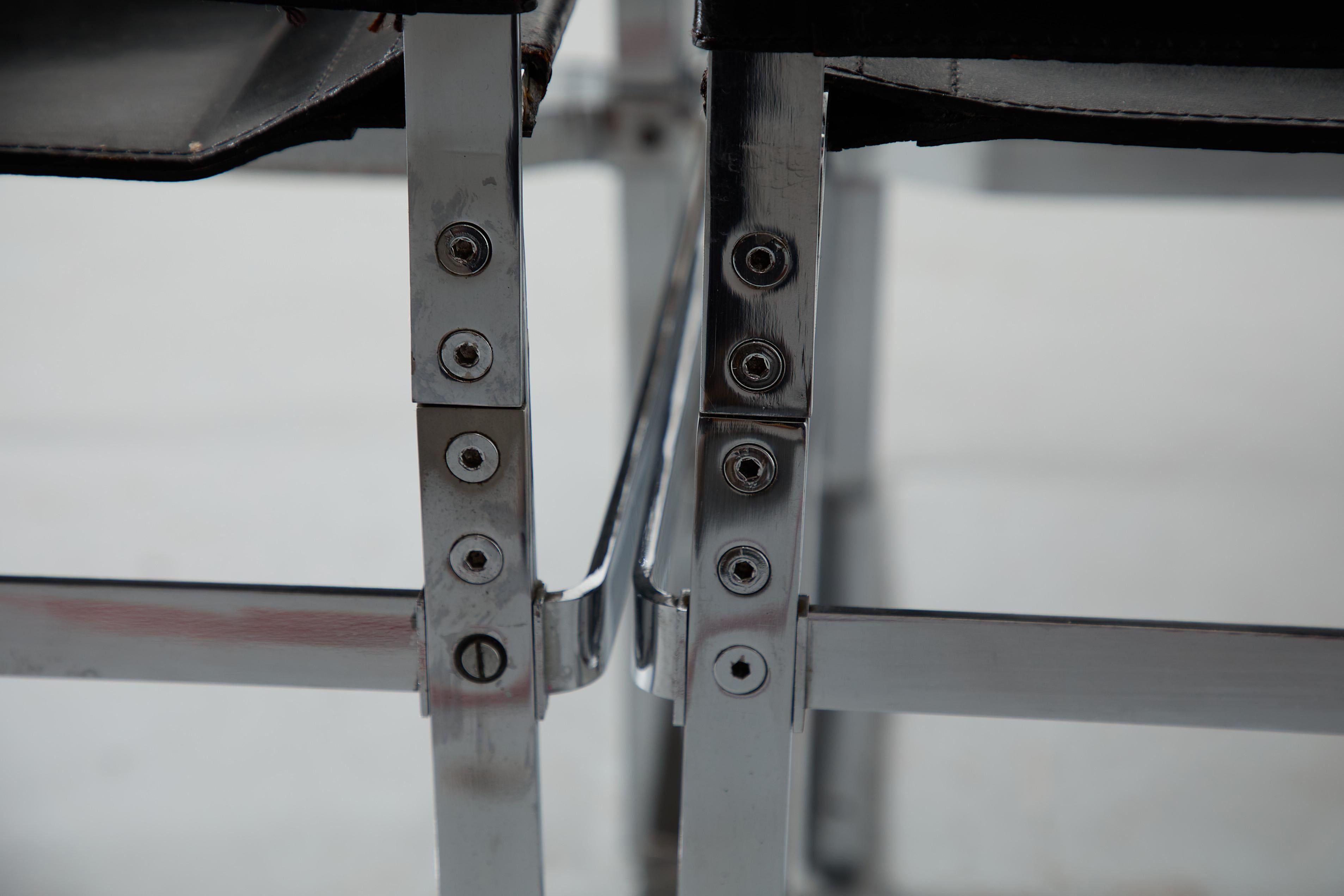 Ensemble de 4 chaises modernistes 