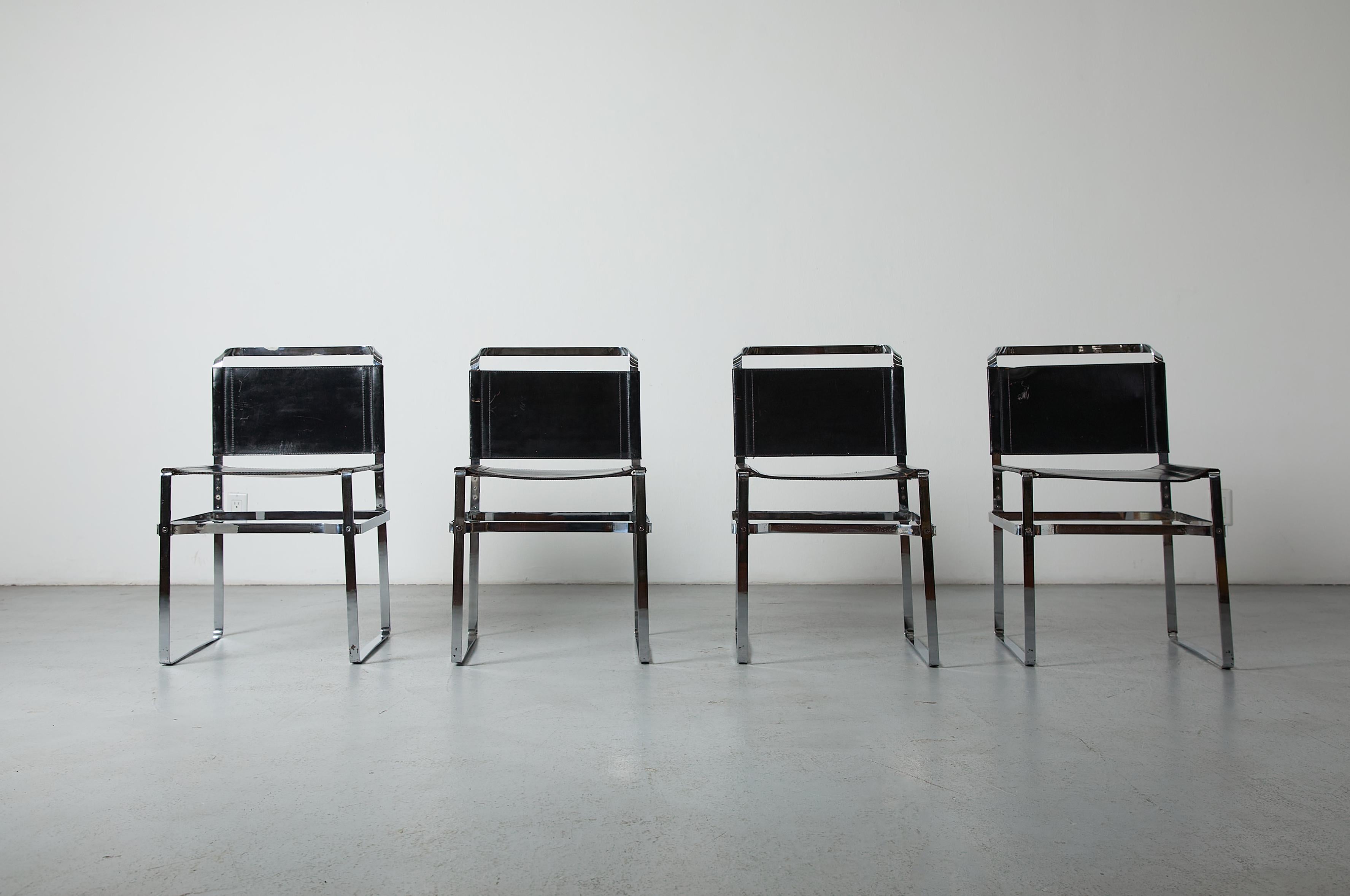 Moderne Ensemble de 4 chaises modernistes 