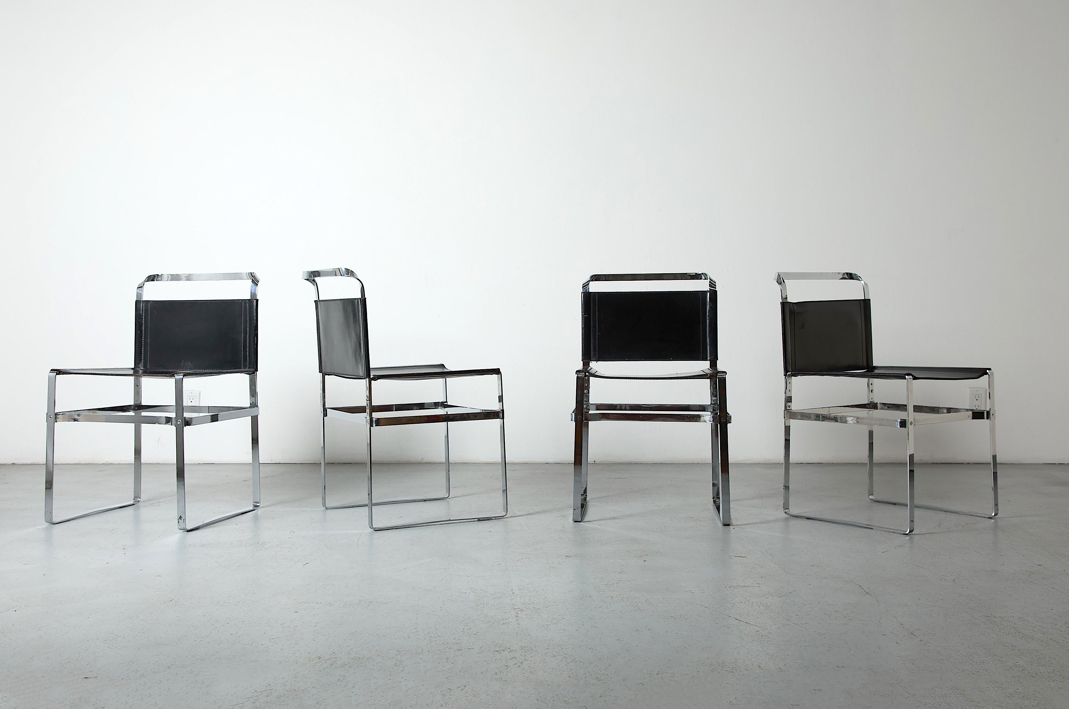 italien Ensemble de 4 chaises modernistes 