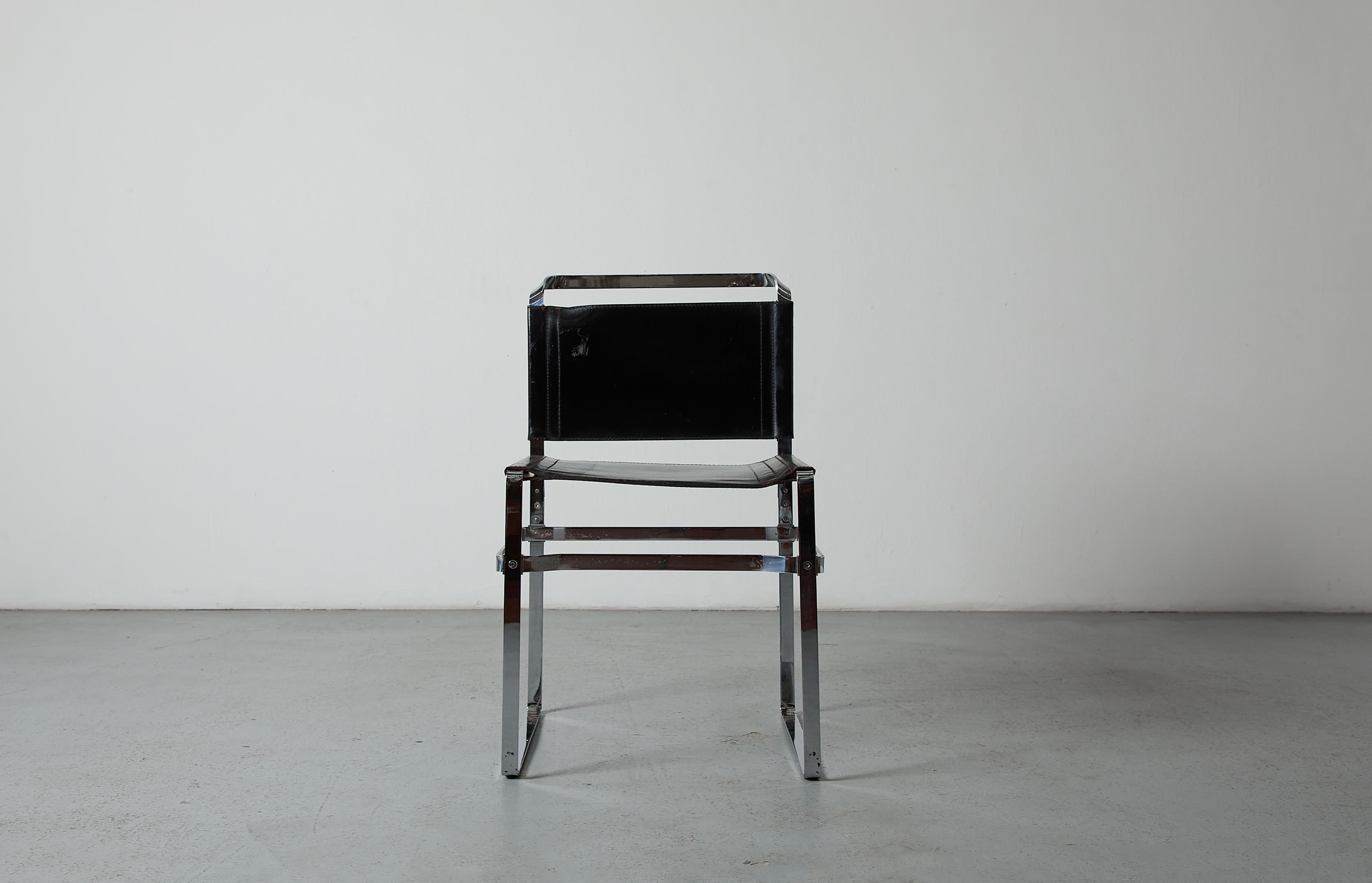 Ensemble de 4 chaises modernistes 