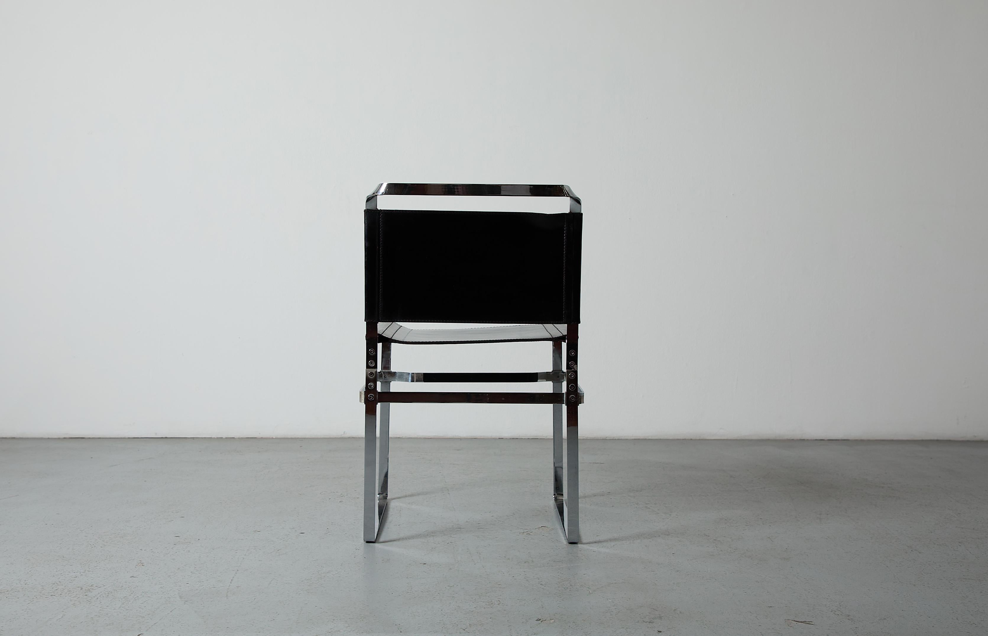 Ensemble de 4 chaises modernistes 