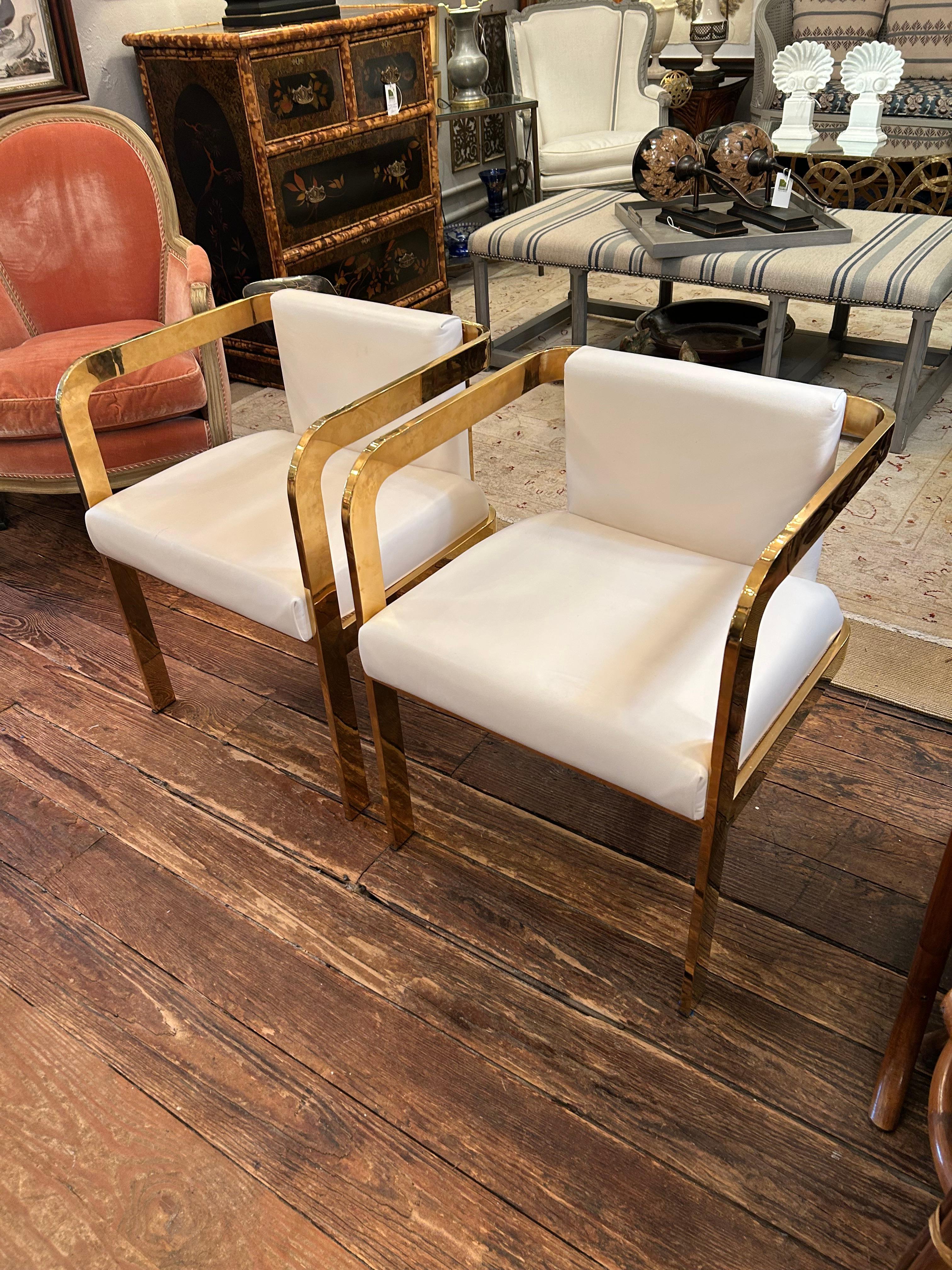Moderno Set di 4 sedie da pranzo Modshop in pelle bianca e ottone Marseille in vendita