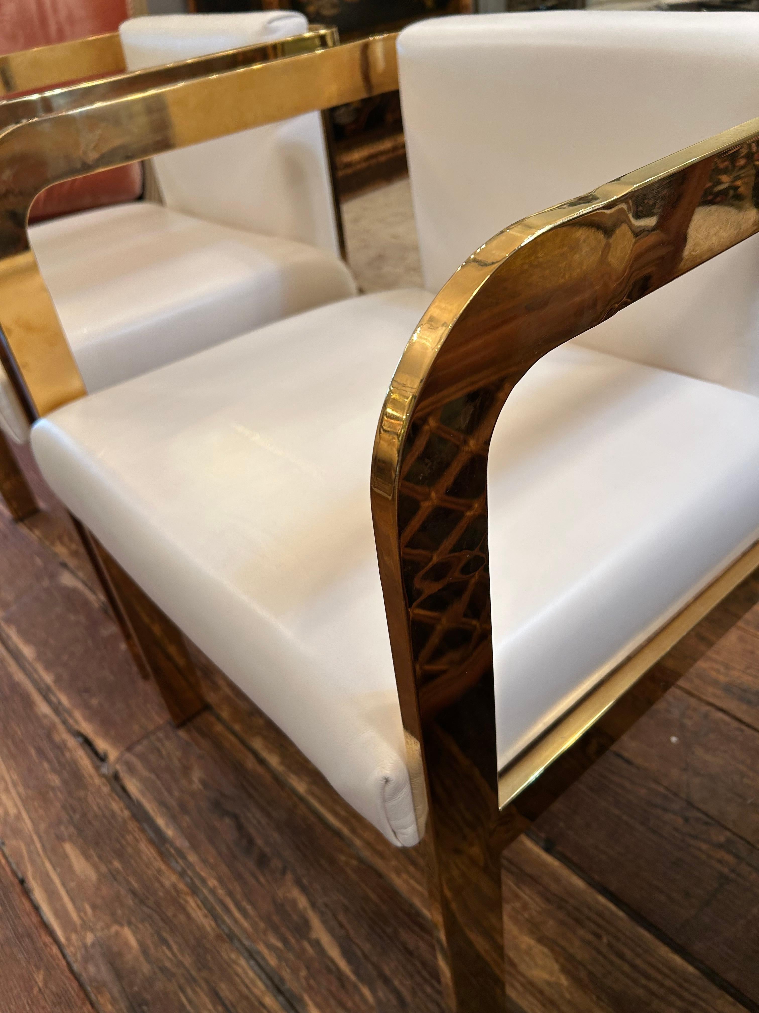 Americano Set di 4 sedie da pranzo Modshop in pelle bianca e ottone Marseille in vendita