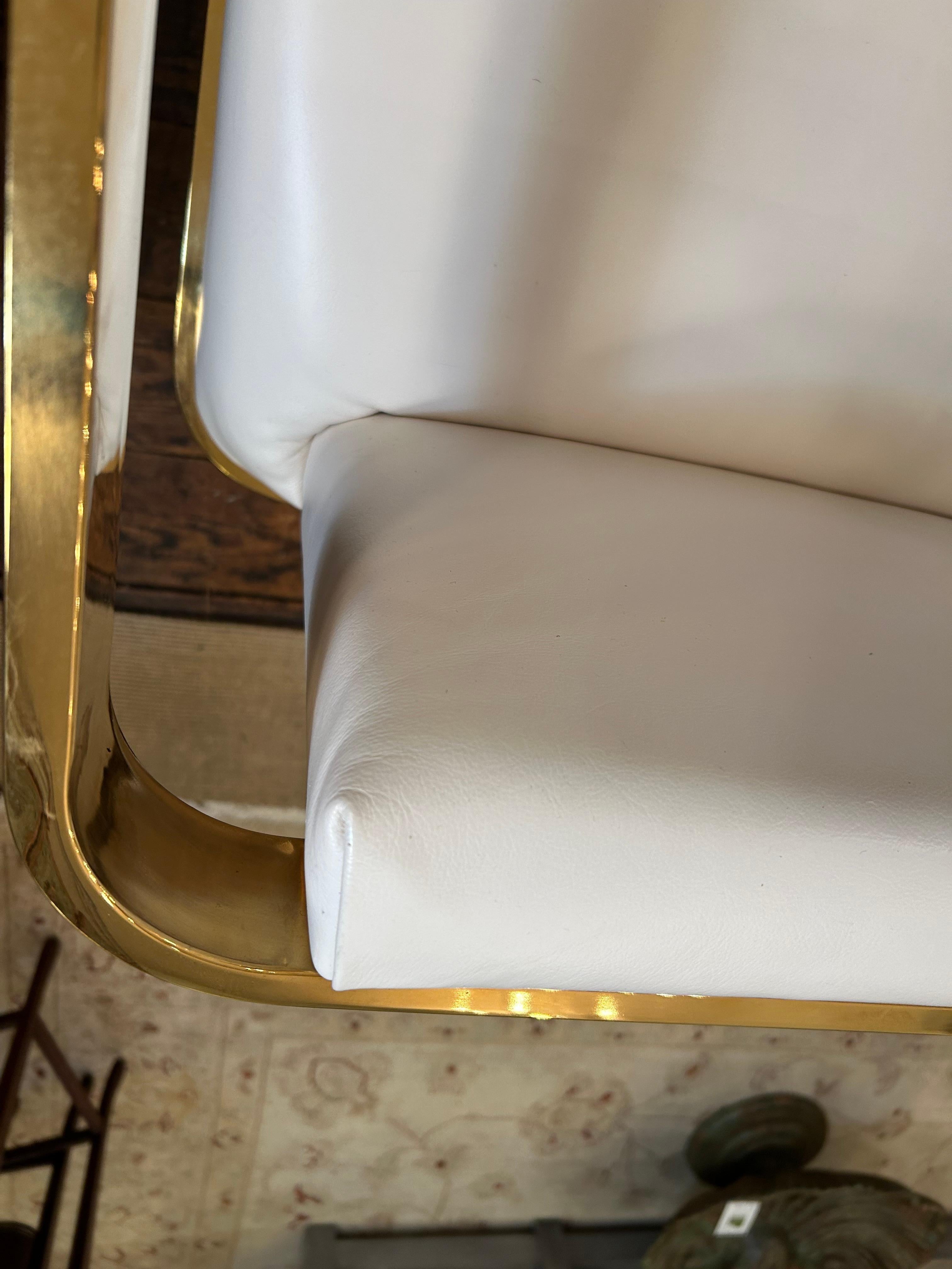 Set di 4 sedie da pranzo Modshop in pelle bianca e ottone Marseille In condizioni buone in vendita a Hopewell, NJ