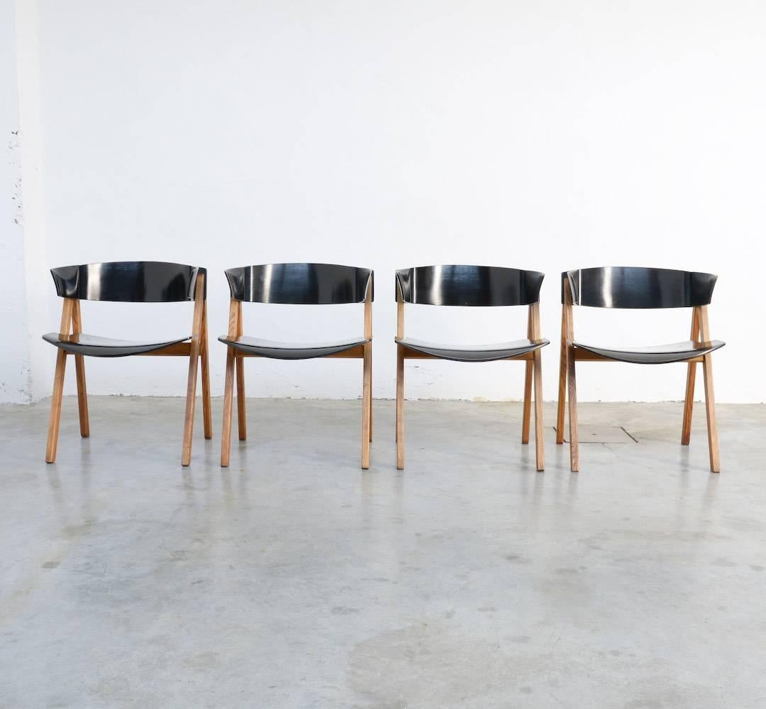 These modular dining chairs were designed by Victor Bernt in 1972 for Soren Willadsen in Denmark.
They are made of natural beech wood in combination with black lacquered curved plywood armrests, seat and backrest. These chairs are very ergonomic