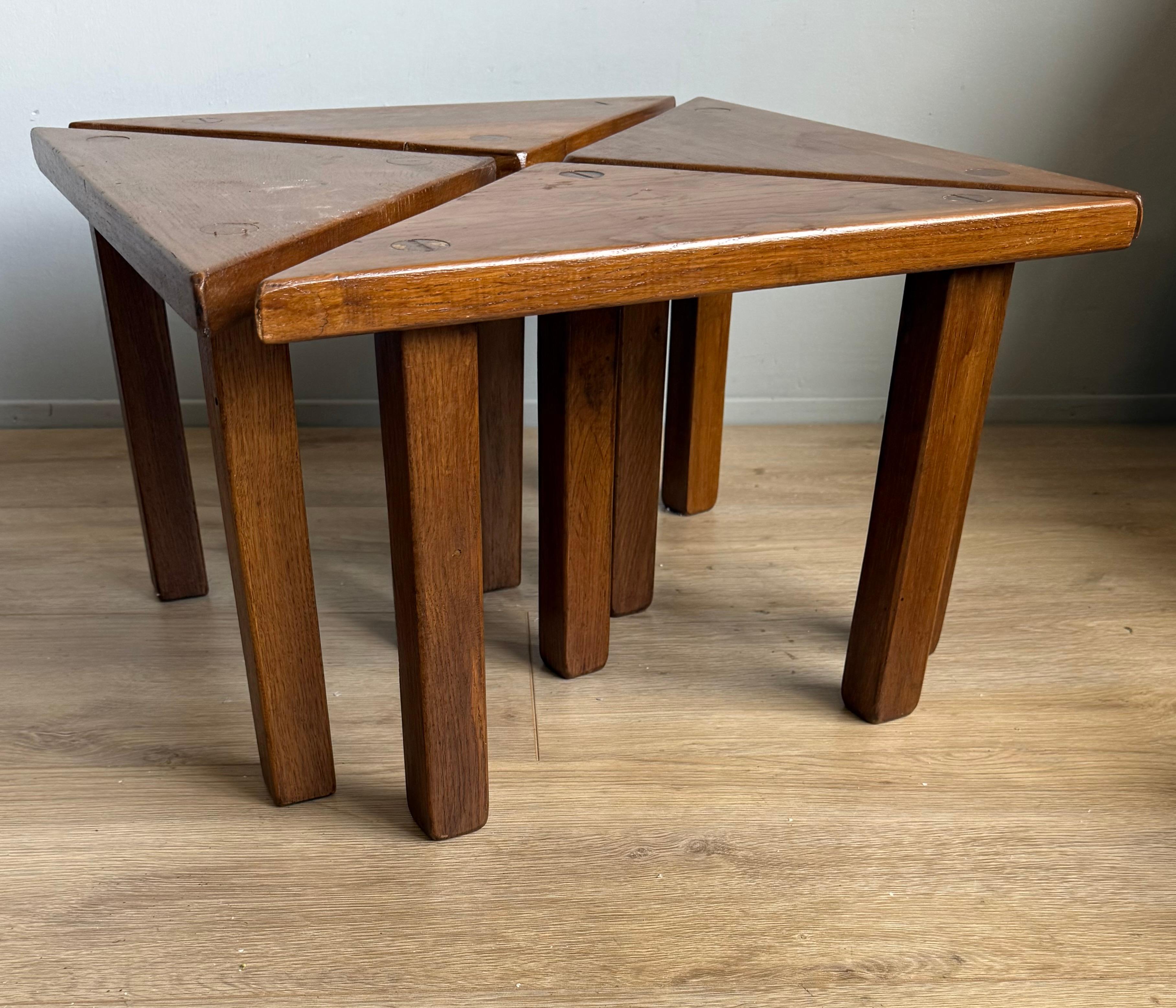 Satz von 4 modularen Dreieckstischen aus Holz, 1970er Jahre: Weltweiter kostenloser Versand (Moderne der Mitte des Jahrhunderts) im Angebot