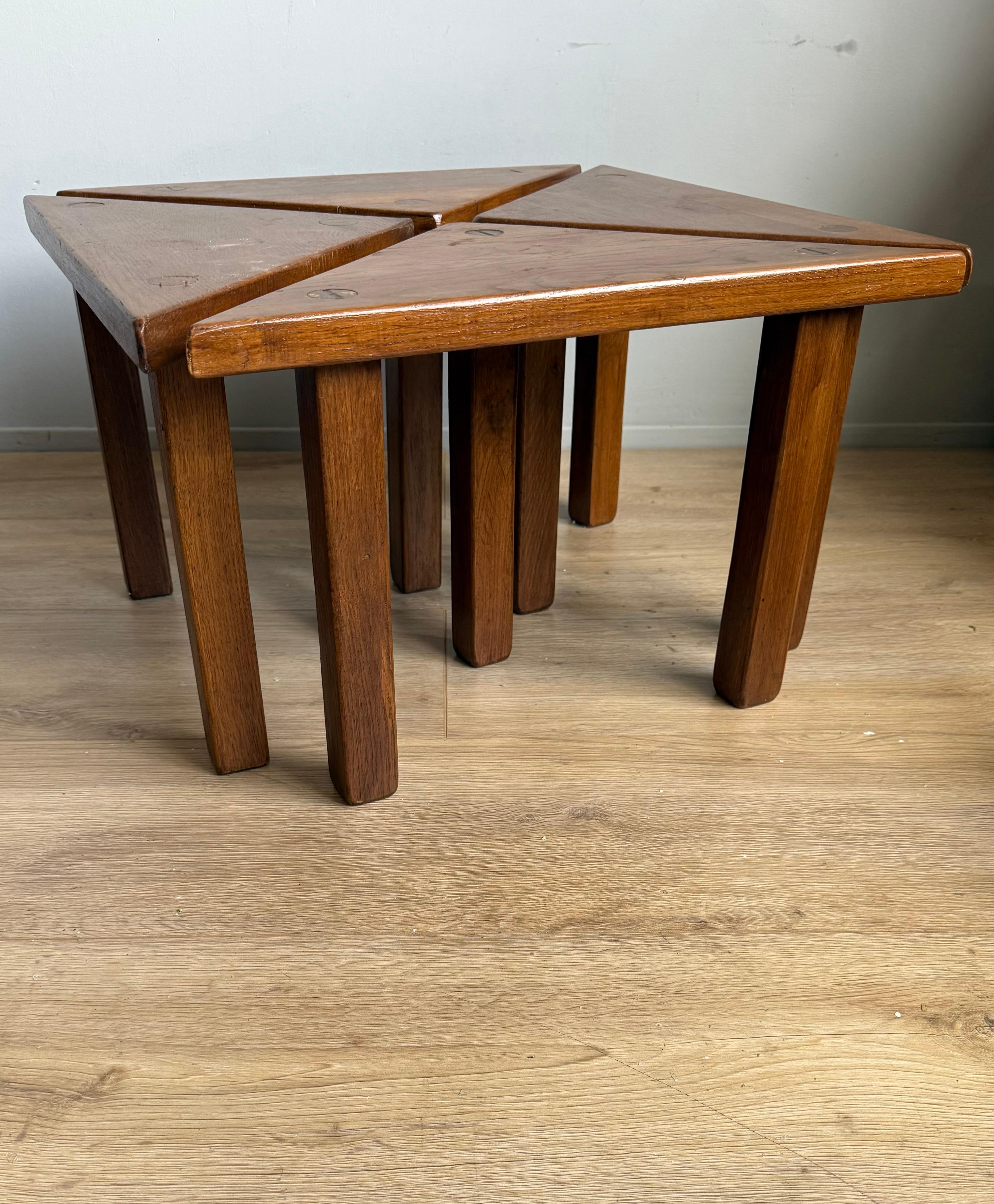 Satz von 4 modularen Dreieckstischen aus Holz, 1970er Jahre: Weltweiter kostenloser Versand (Niederländisch) im Angebot