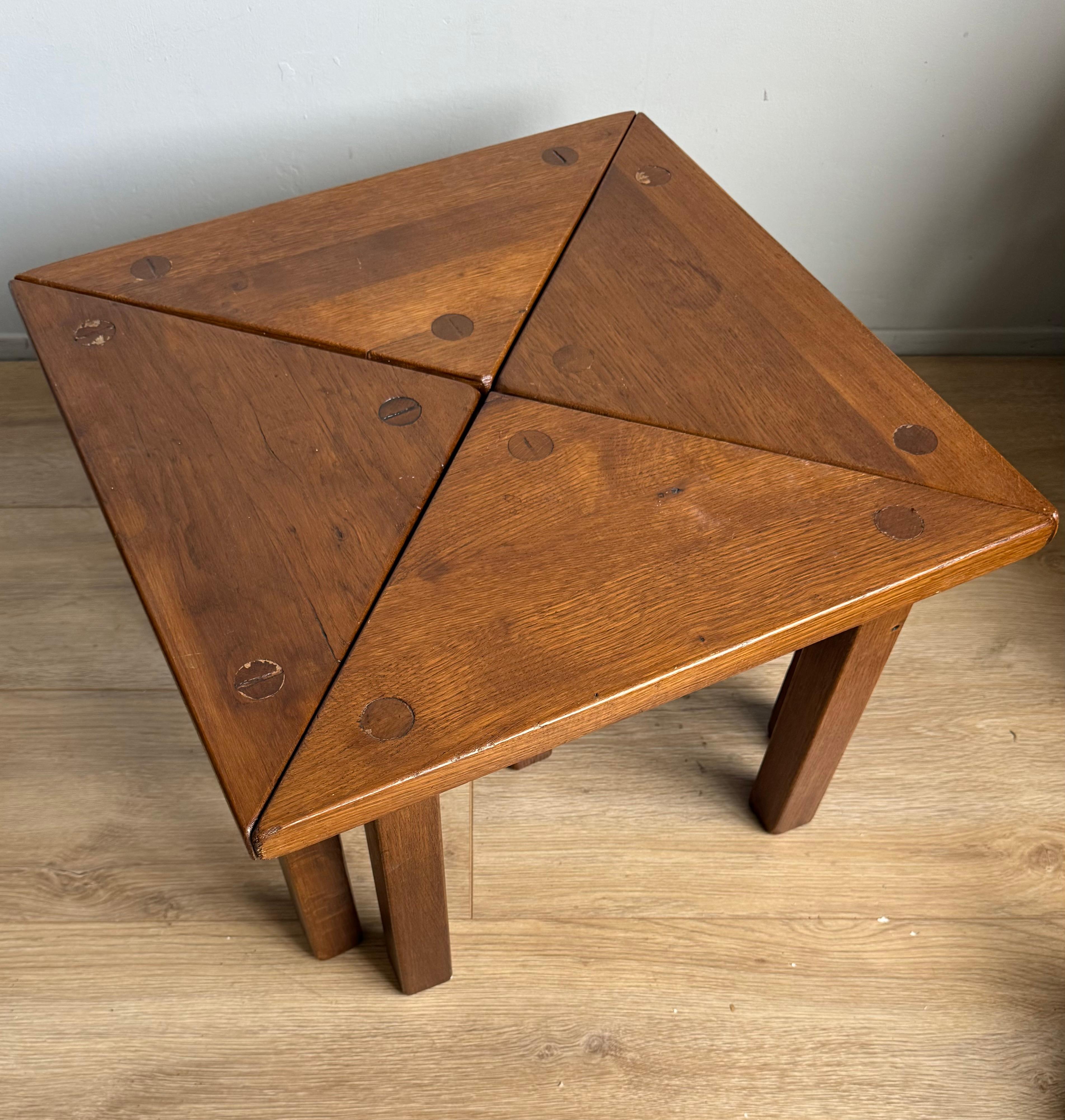 Satz von 4 modularen Dreieckstischen aus Holz, 1970er Jahre: Weltweiter kostenloser Versand (20. Jahrhundert) im Angebot