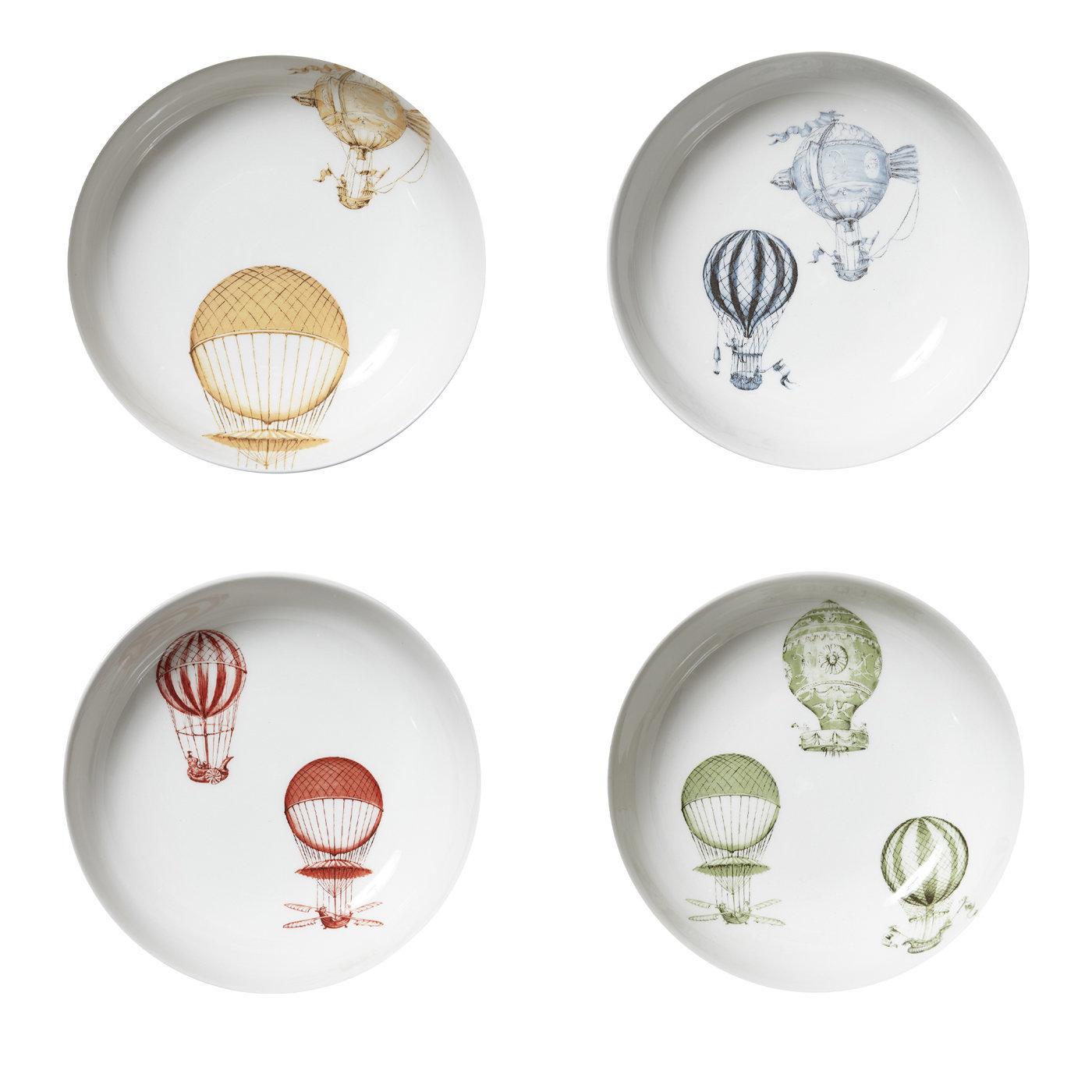 Diese zarten, farbenfrohen Heißluftballons, die detailreich und im Stil der Originale gestaltet sind, fliegen anmutig über den strahlend weißen Hintergrund der Platte und warten auf einen Windstoß, der sie in die Lüfte hebt, um sie zu erkunden.