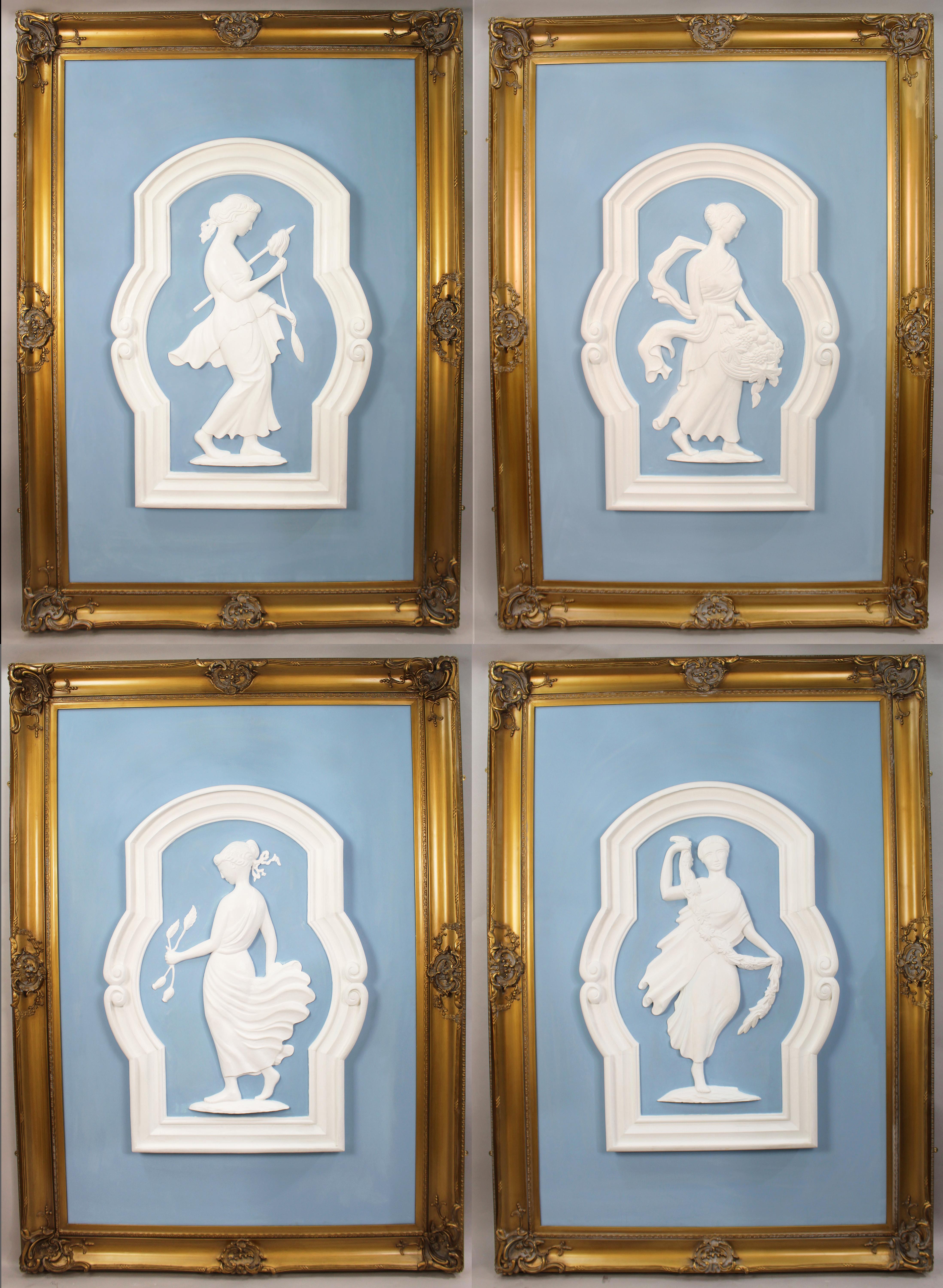Ensemble de 4 panneaux monumentaux en plâtre Art déco britannique dans des cadres dorés

Un ensemble exceptionnellement impressionnant et hautement décoratif de panneaux monumentaux en relief en plâtre, fabriqués en Grande-Bretagne vers 1930.

Créés
